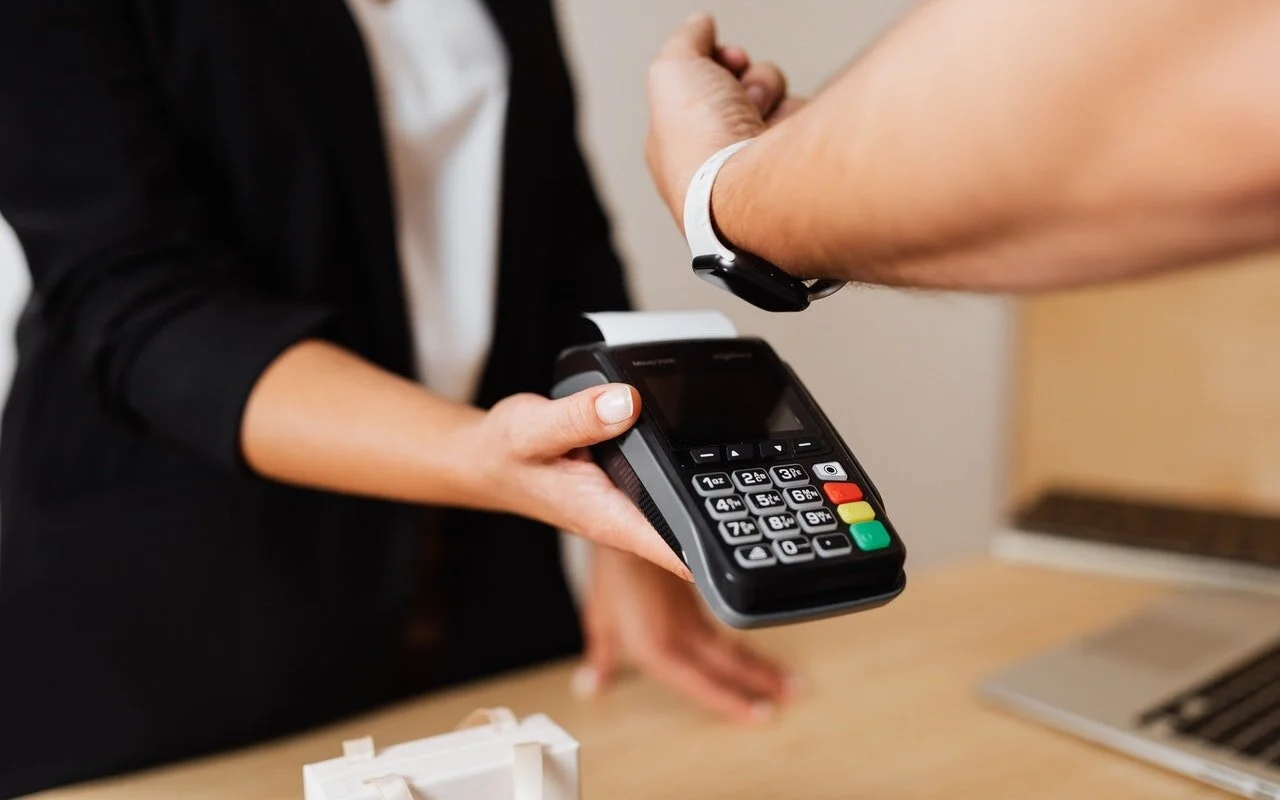 Apple-Pay-Apple-Watch-photo.jpg
