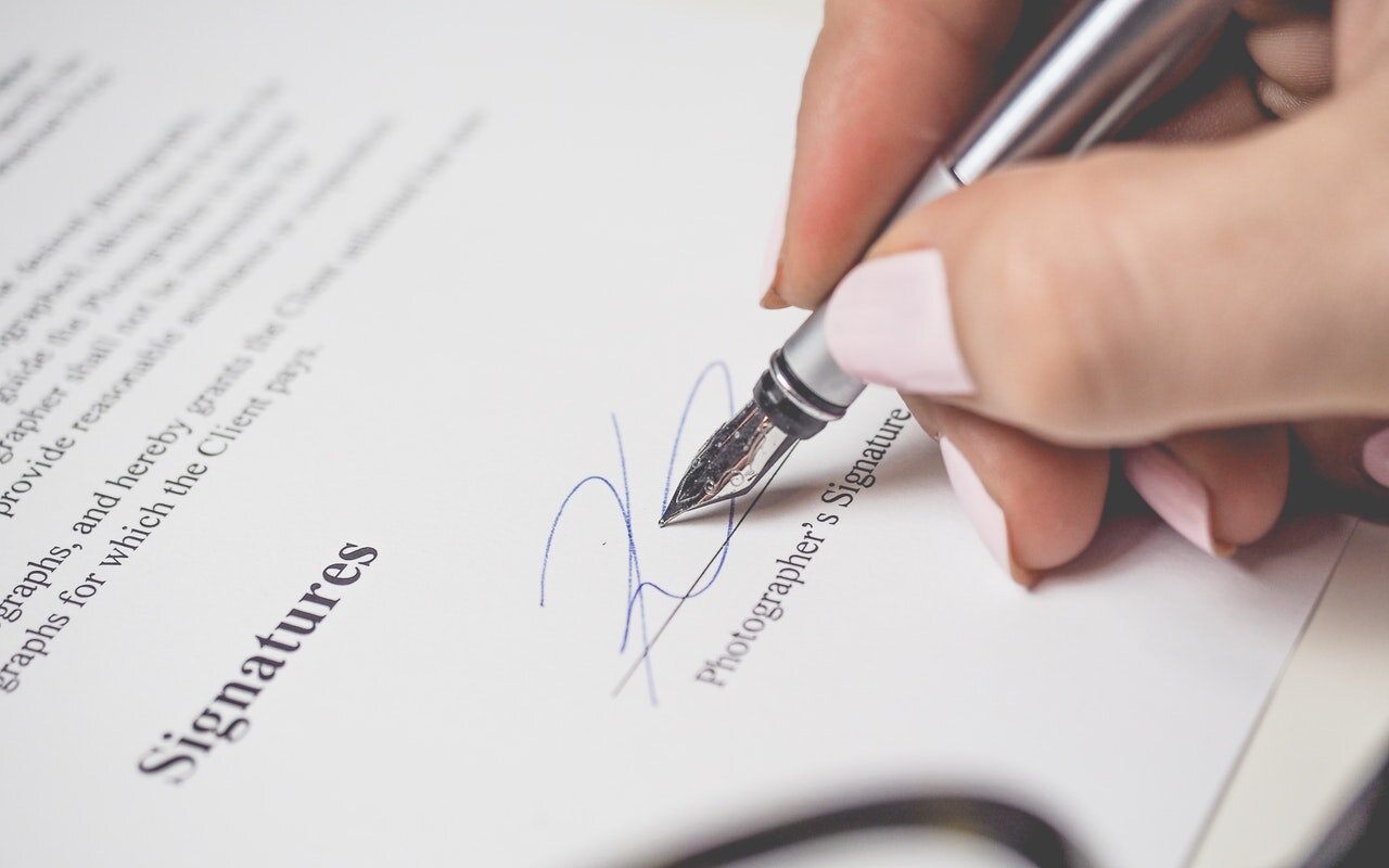 Signature-photo.jpg
