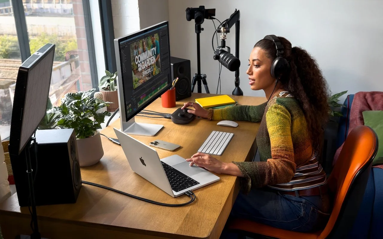 14-inch-MacBook-Pro-lifestyle-photo.jpg