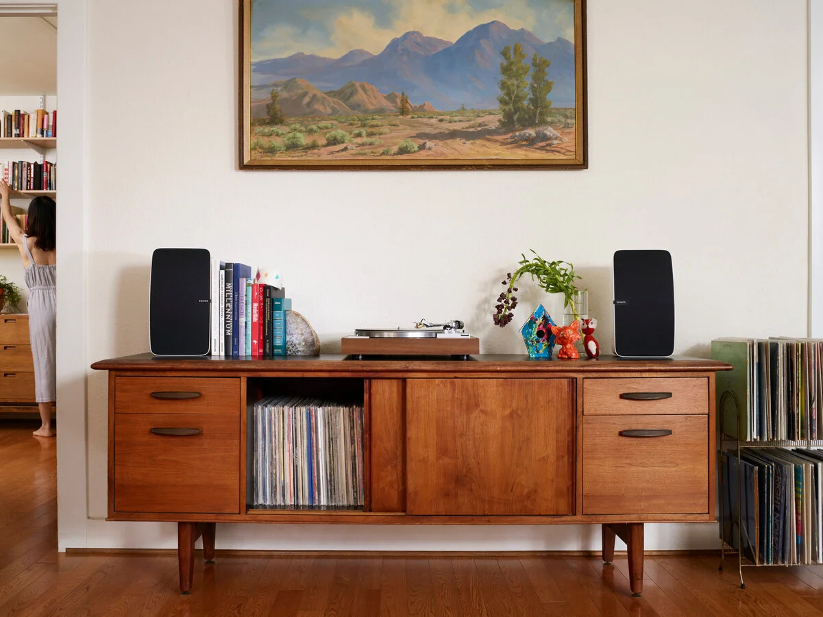 Sonos_Lifestyle_RGB_Small_LivingRoom_P5s_White-1201x901-1c7b5e7.jpg