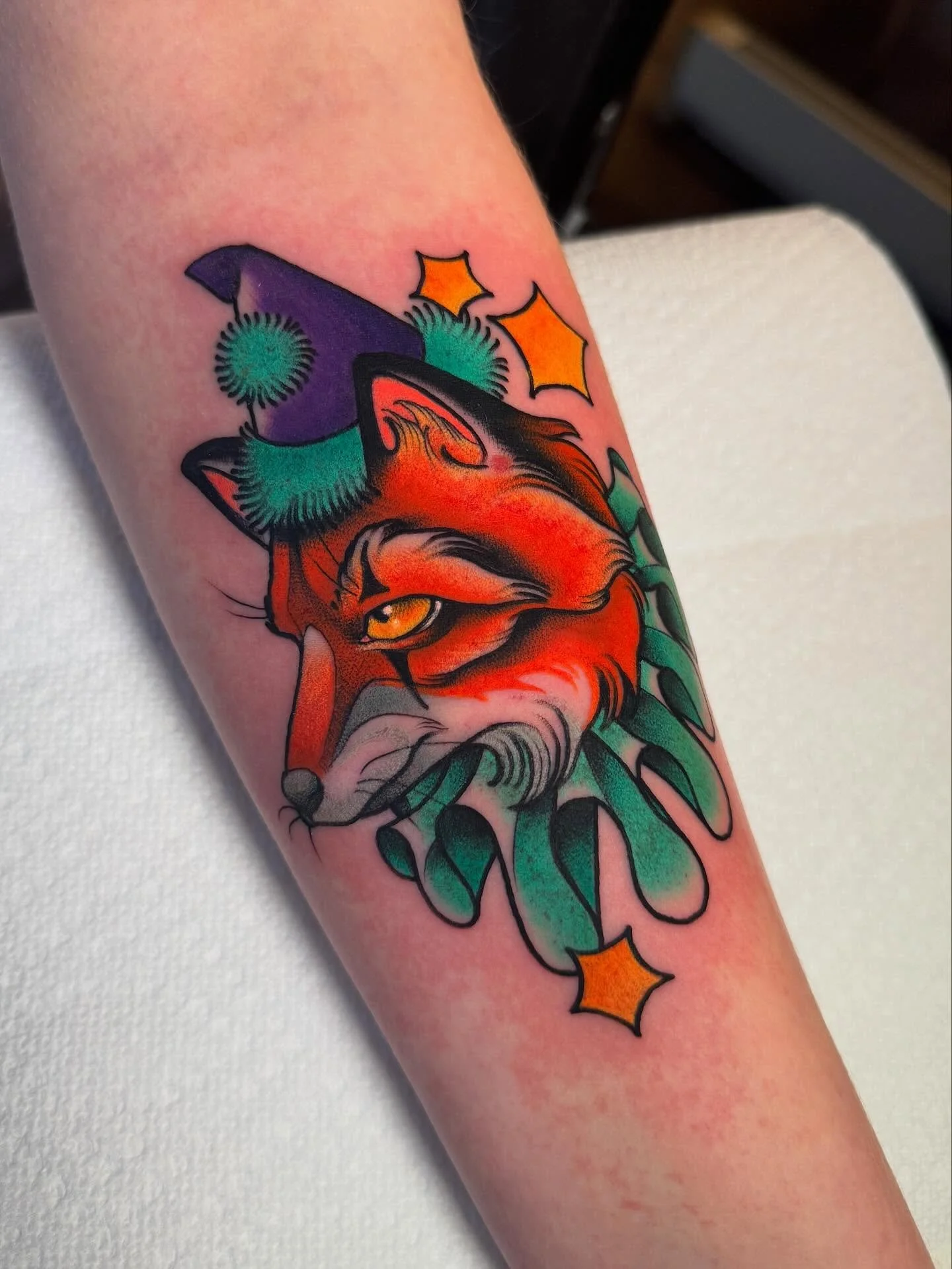 A lil jester fox for your eyeballs 🙏🏻 

#iowatattooartist #tattoo #illustration #neotraditional #tattooartist