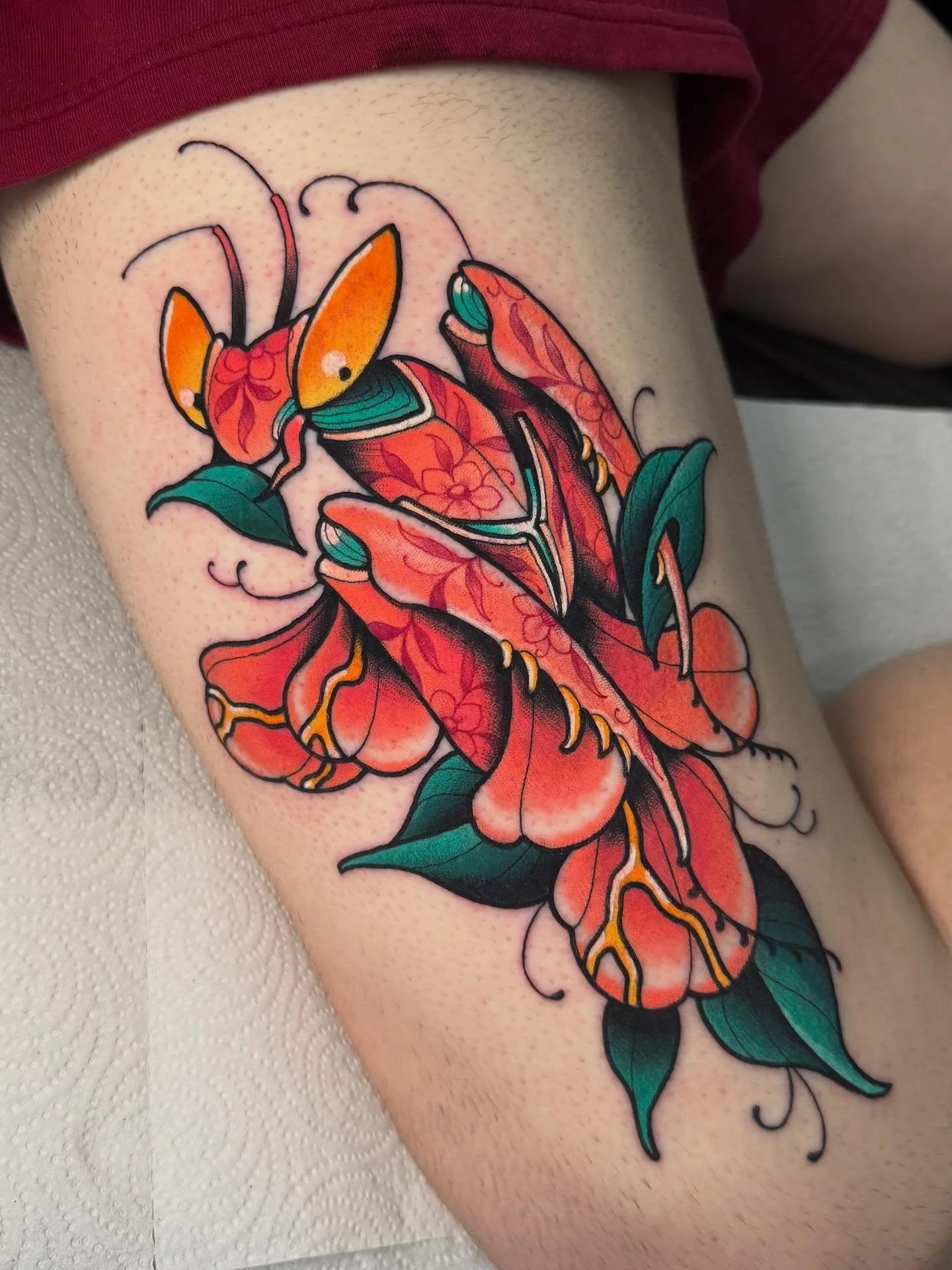 Porcelain &amp; kintsugi orchid mantis for your eyeballs! Last one done at @middleofthemaptattoo! 
&mdash;&mdash;&mdash;&mdash;&mdash;&mdash;
#iowatattooartist #tattoo #illustration #neotraditional #tattooartist