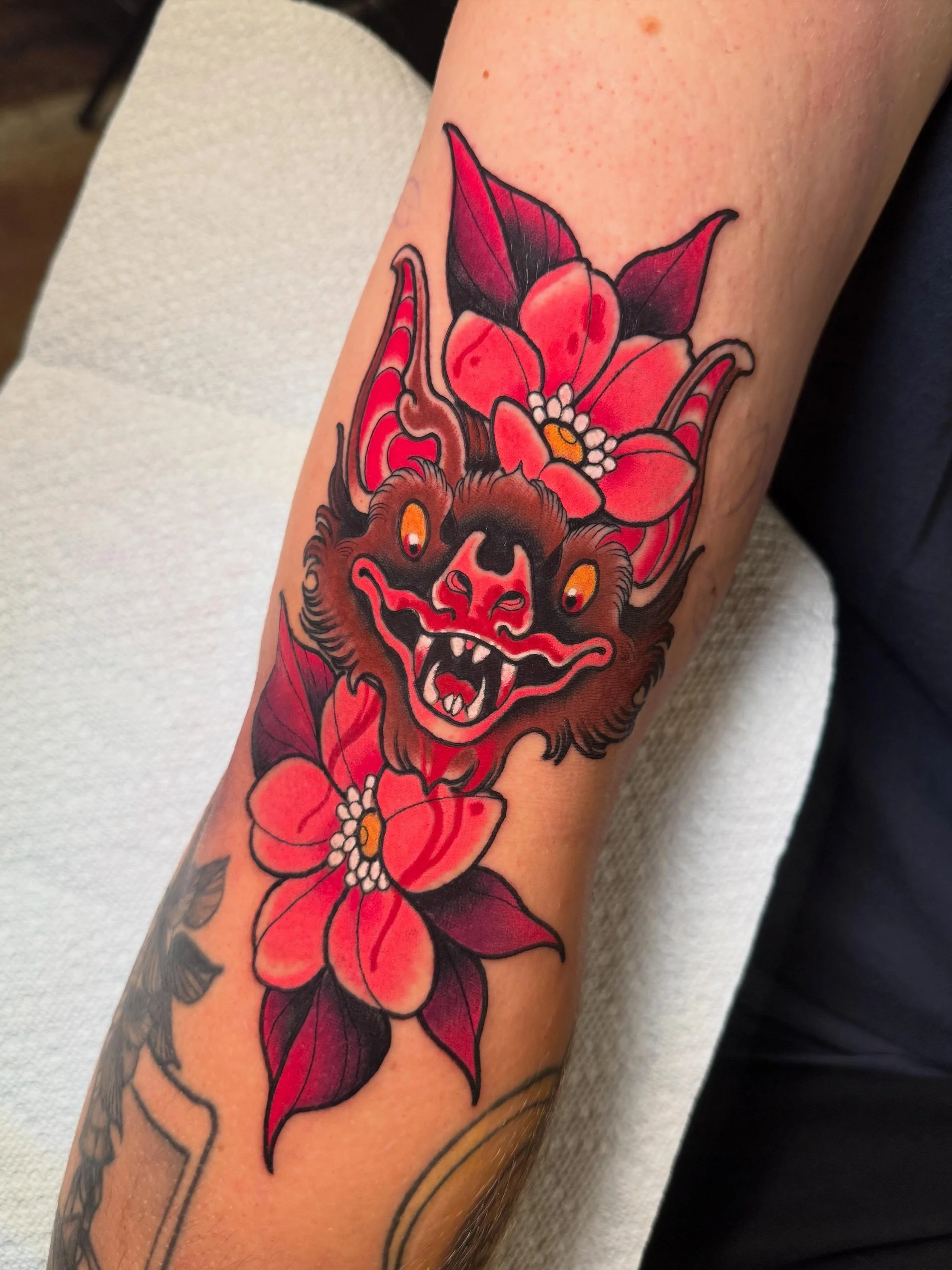 My client told me vampire bats regurgitate food (blood) for their hungry besties&hellip; would your bestie do that for you? Doubt it. @iron_heart_tattoo 
&mdash;&mdash;&mdash;&mdash;&mdash;&mdash;
#iowatattooartist #tattoo #illustration #neotradition