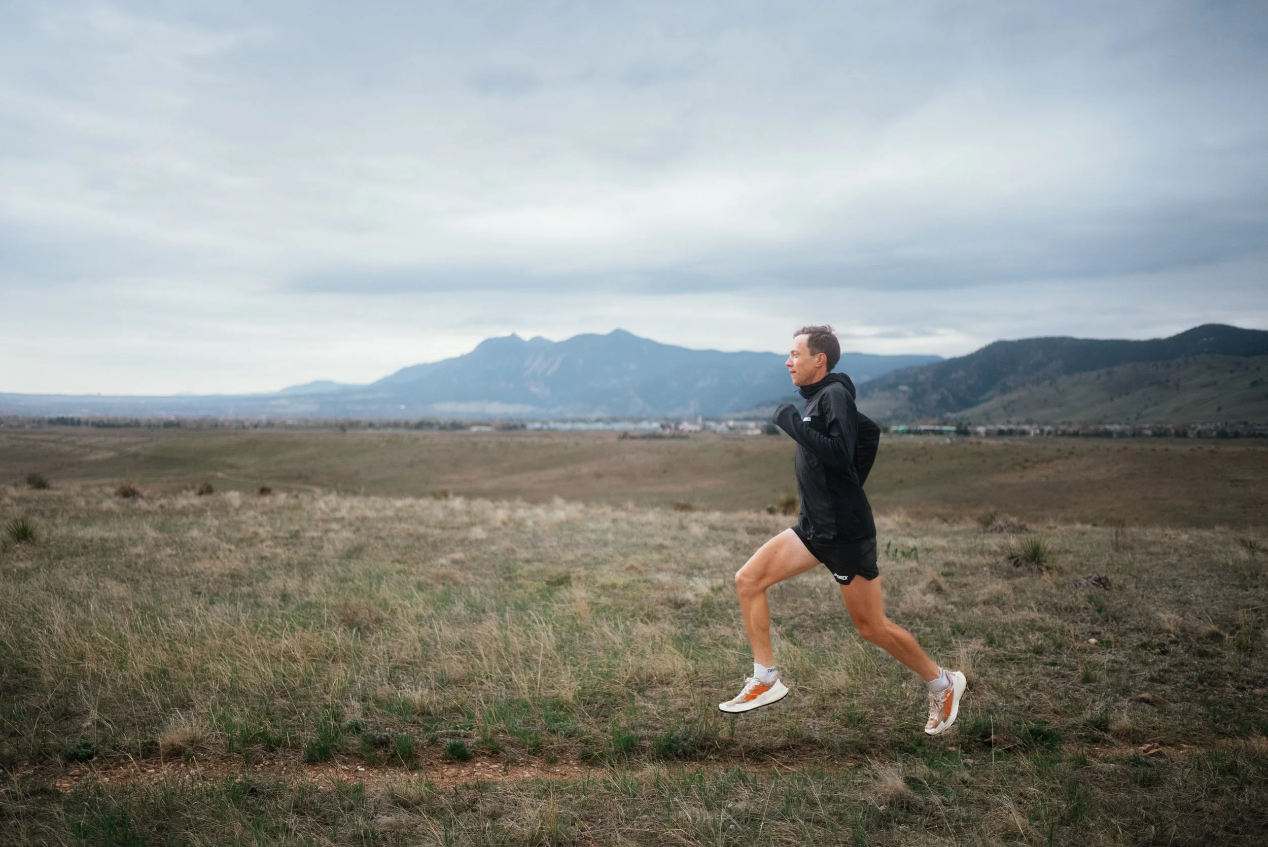 Jeshurun small running in boulder