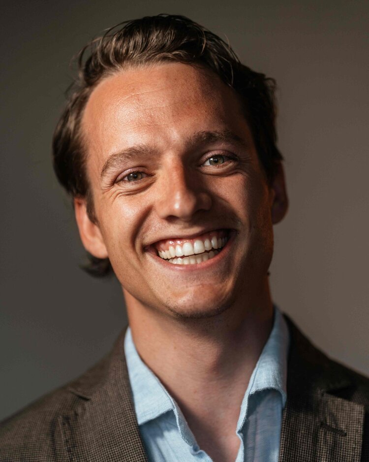 smiling headshot of Roo Smith