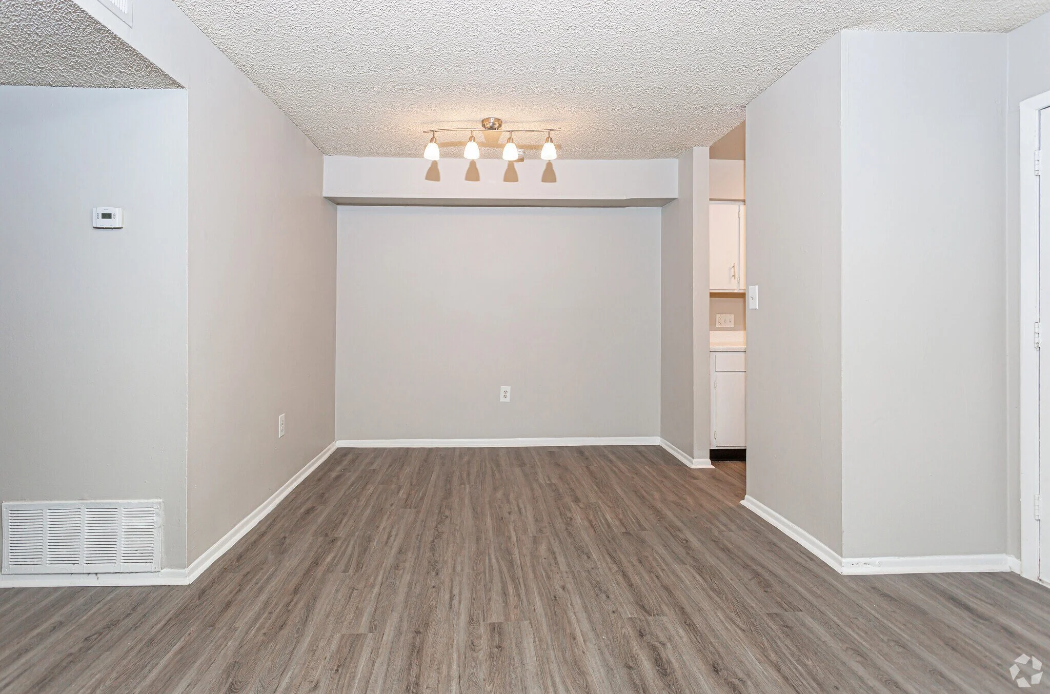 goldelm-at-charter-pointe-altamonte-springs-fl-2br-2ba---1000-sf (3) - Copy.jpg