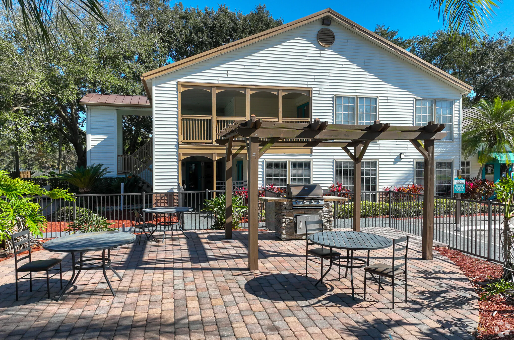 goldelm-at-charter-pointe-altamonte-springs-fl-patio-and-grill-area.png
