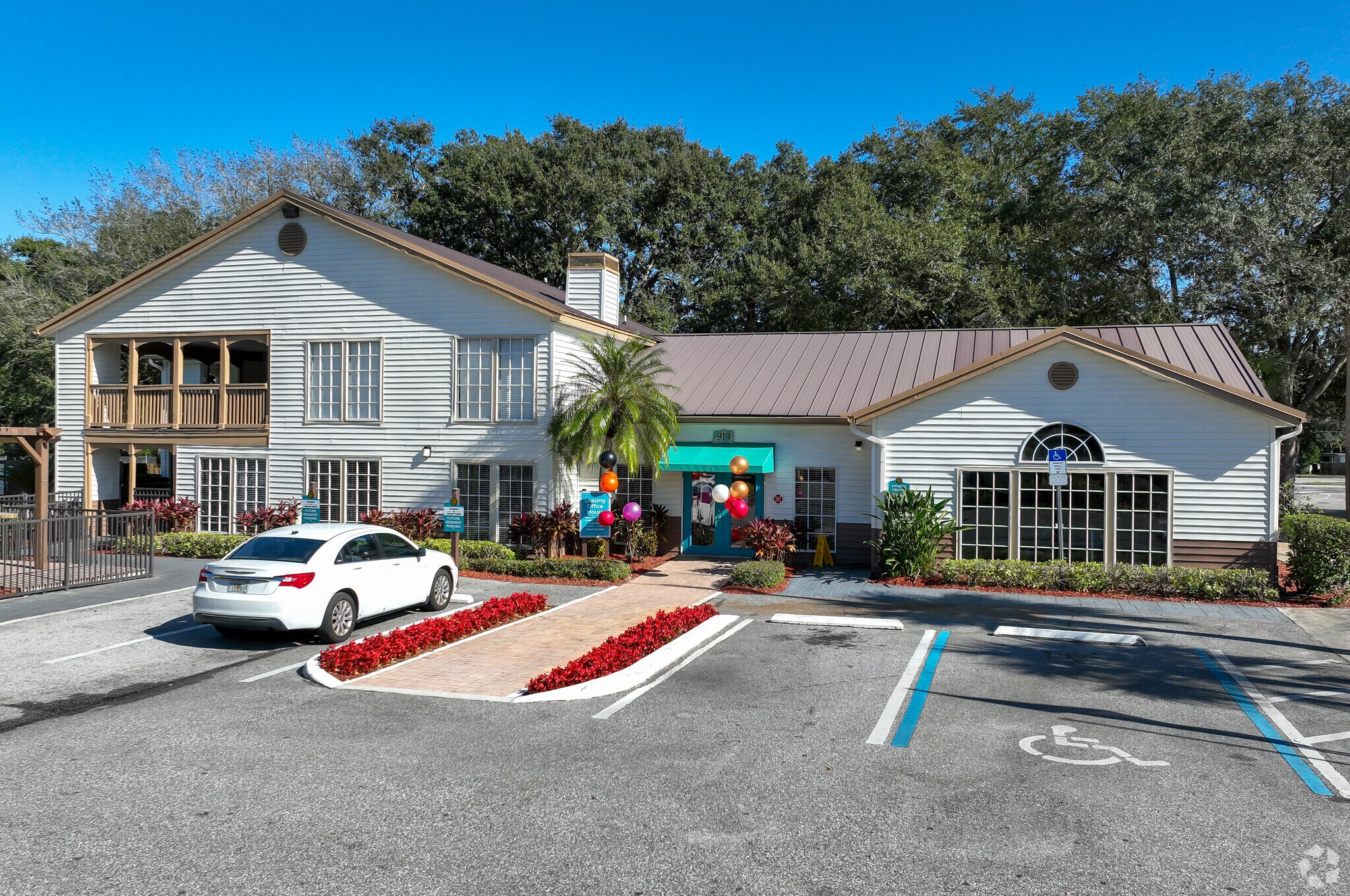 goldelm-at-charter-pointe-altamonte-springs-fl-leasing-office (1).png