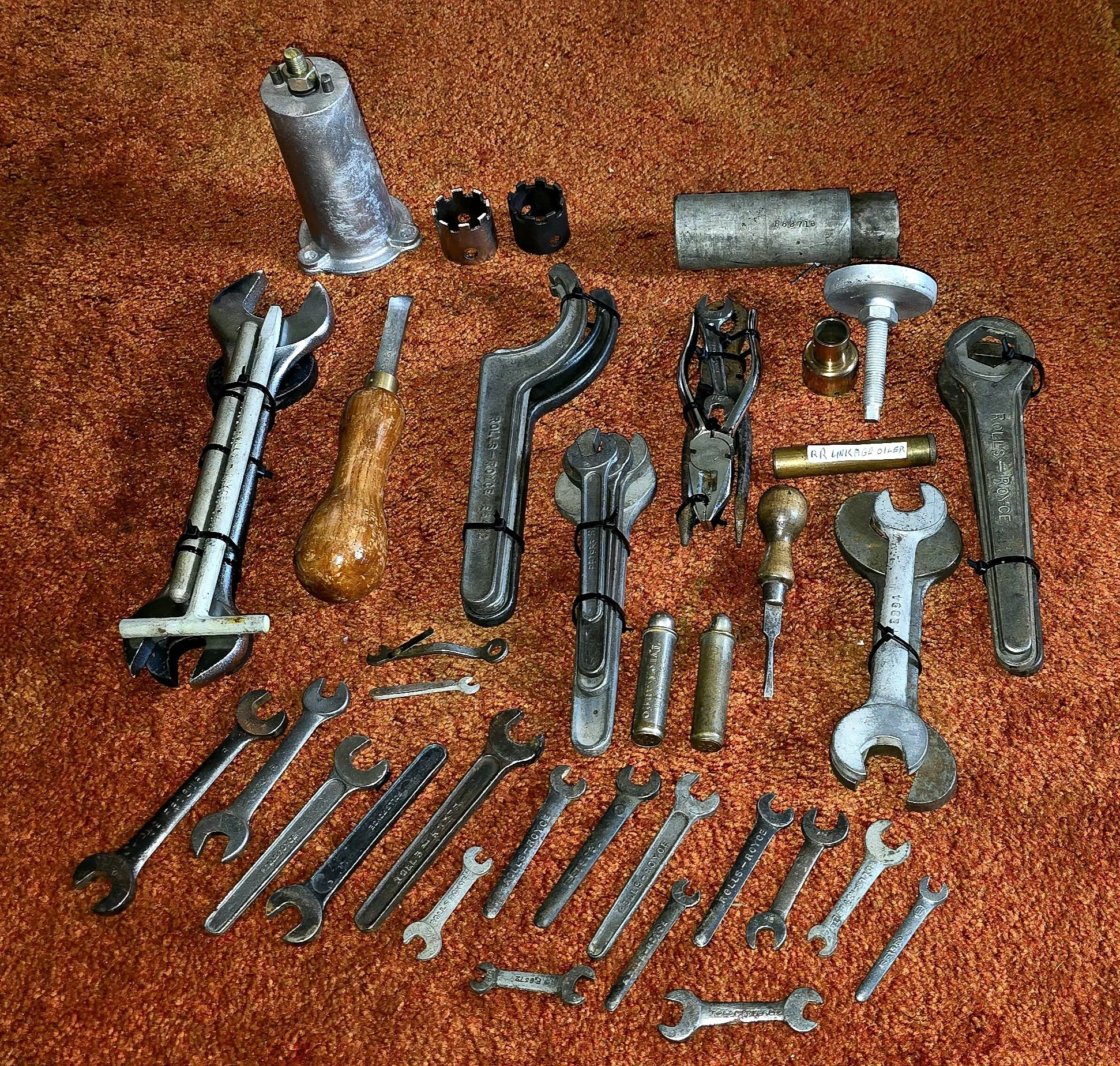 A set of 20hp tools.