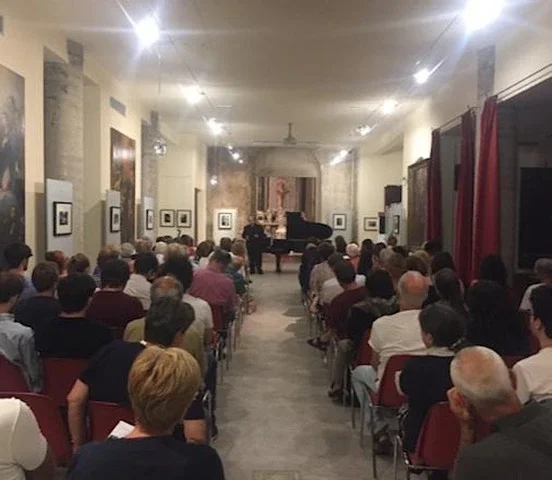 Embracing the Woman in Red. European premiere