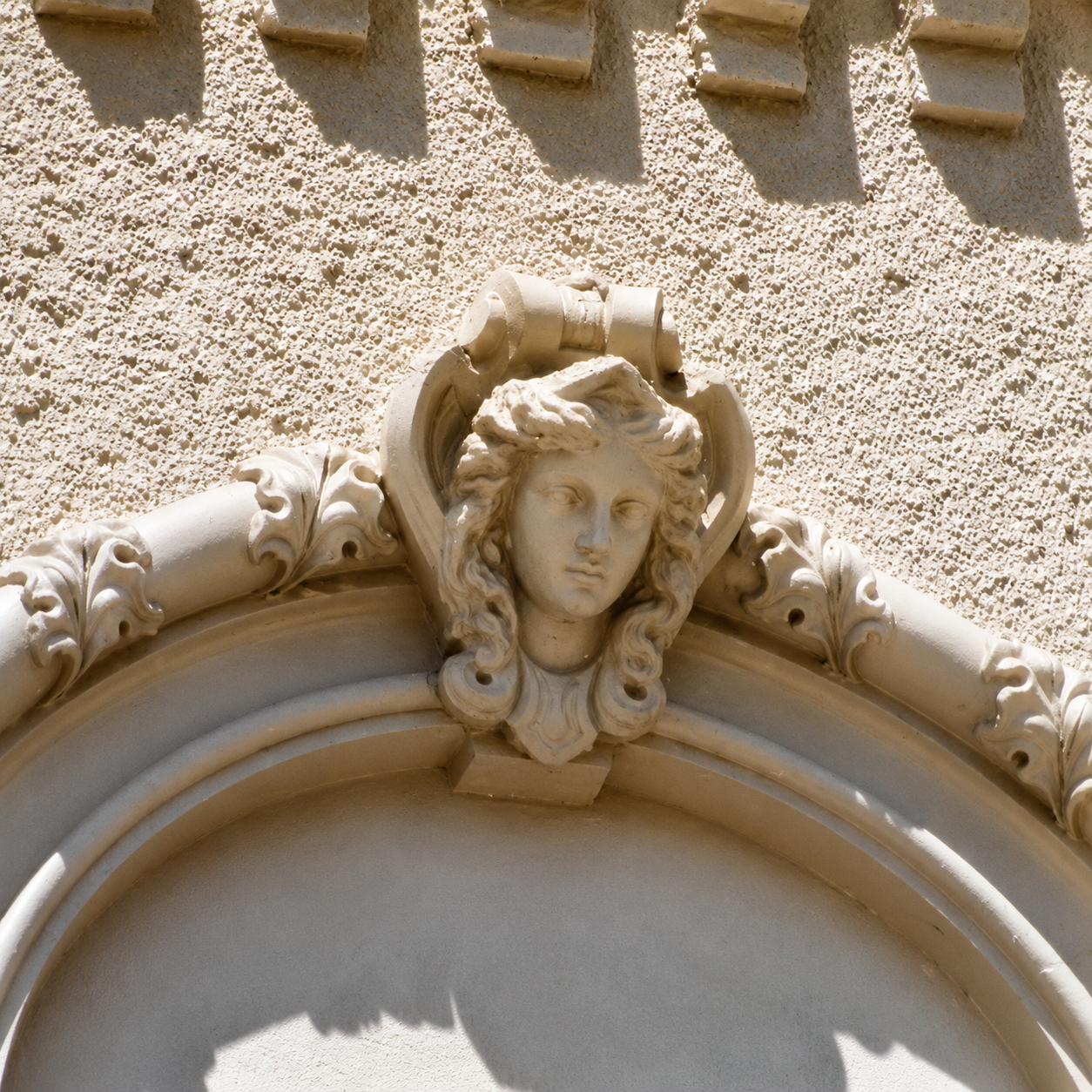 Preserved window hood.