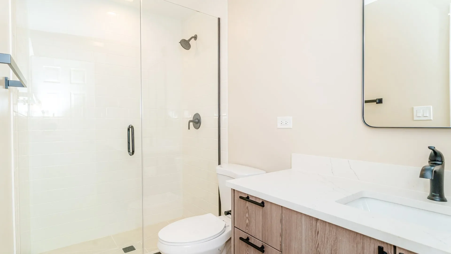 010_1bath2-1920w.webp