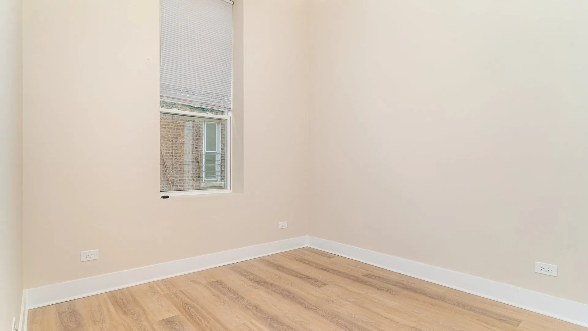 008_1bedb-1920w.webp