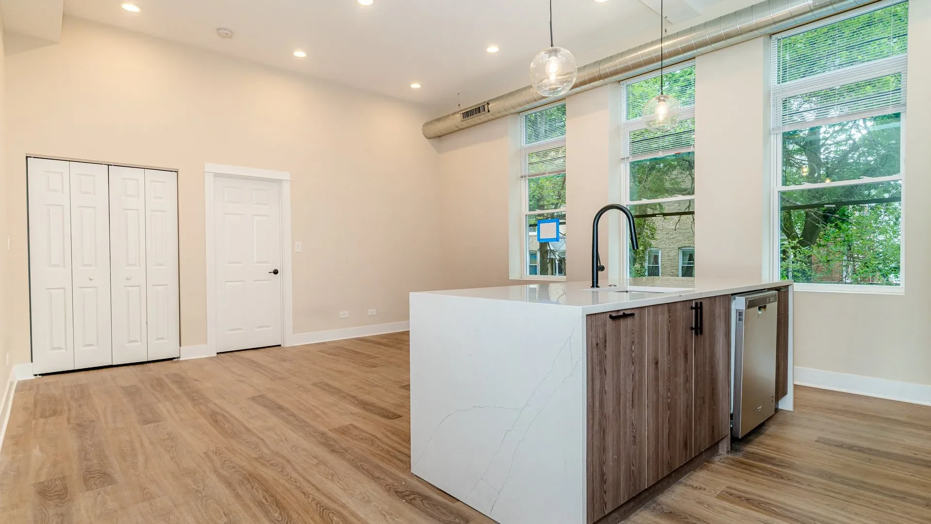 005_1living2-1920w.webp