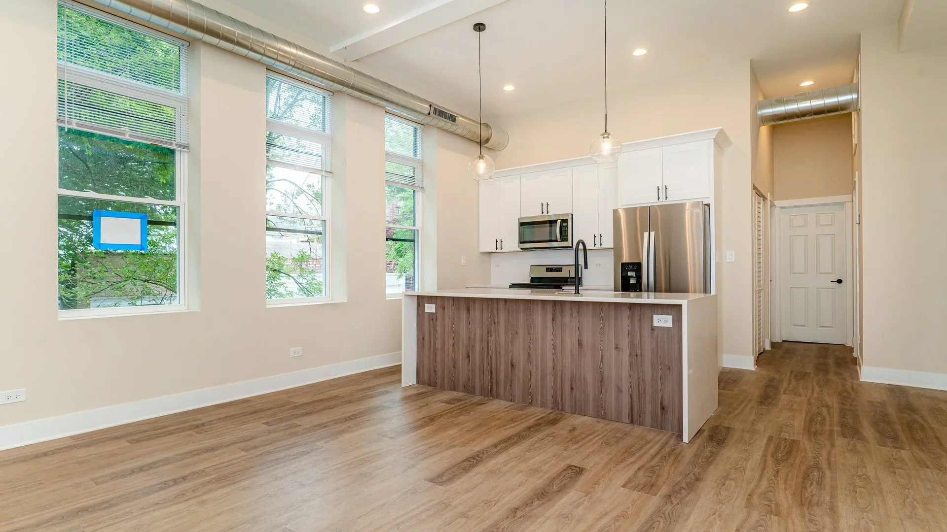 006_1living1-1920w.webp