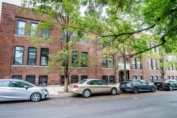 1447 W Superior St