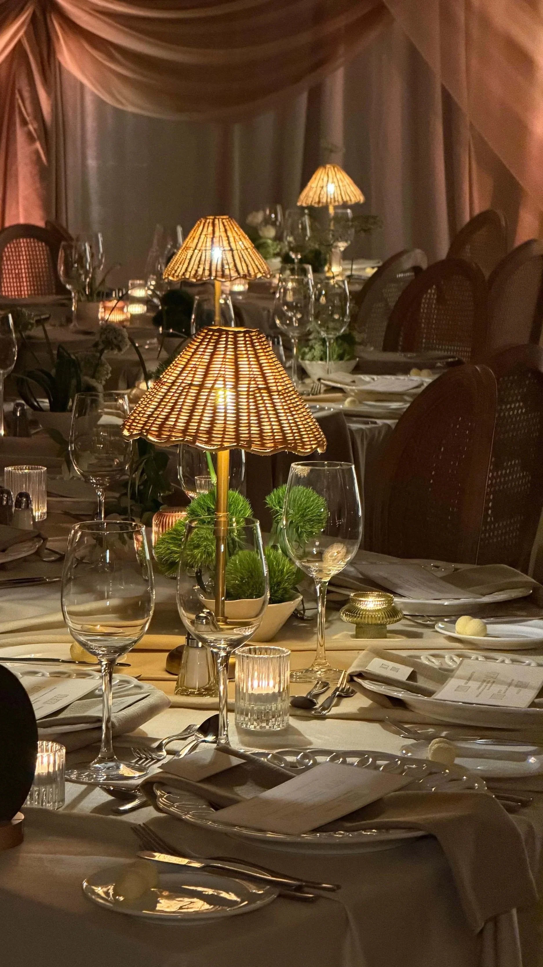 wedding tablescape with lamps creating mood lighting