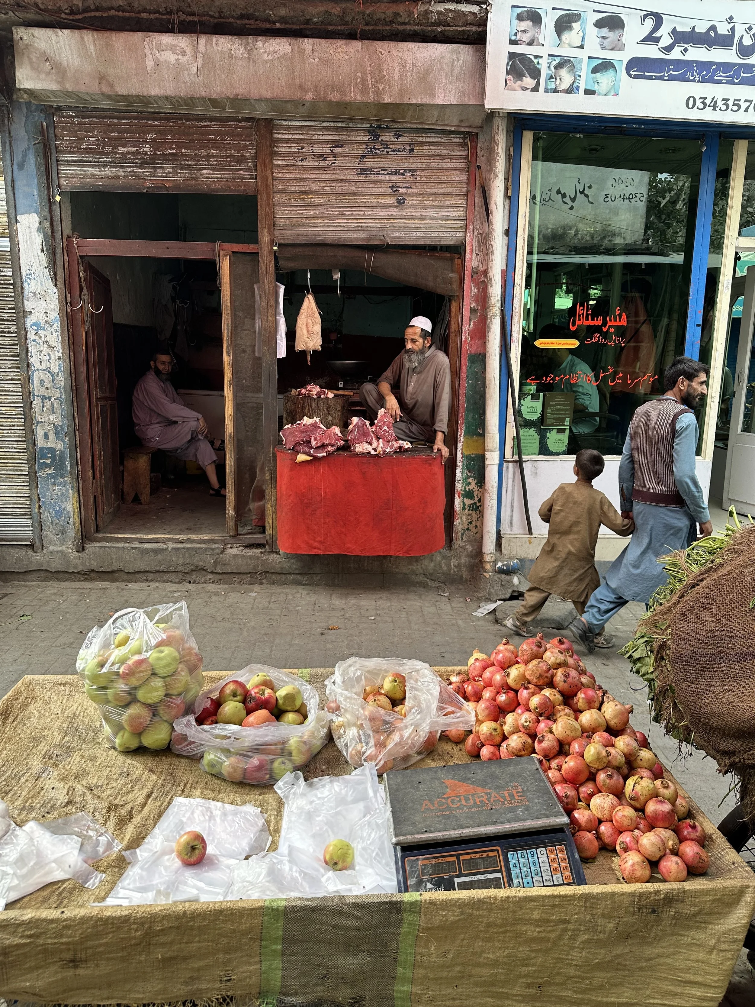 kashmirir bazaar.jpg