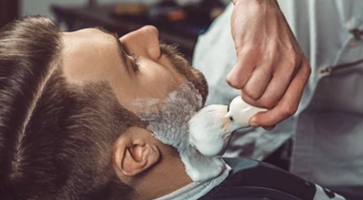 Beard trim and razor outline