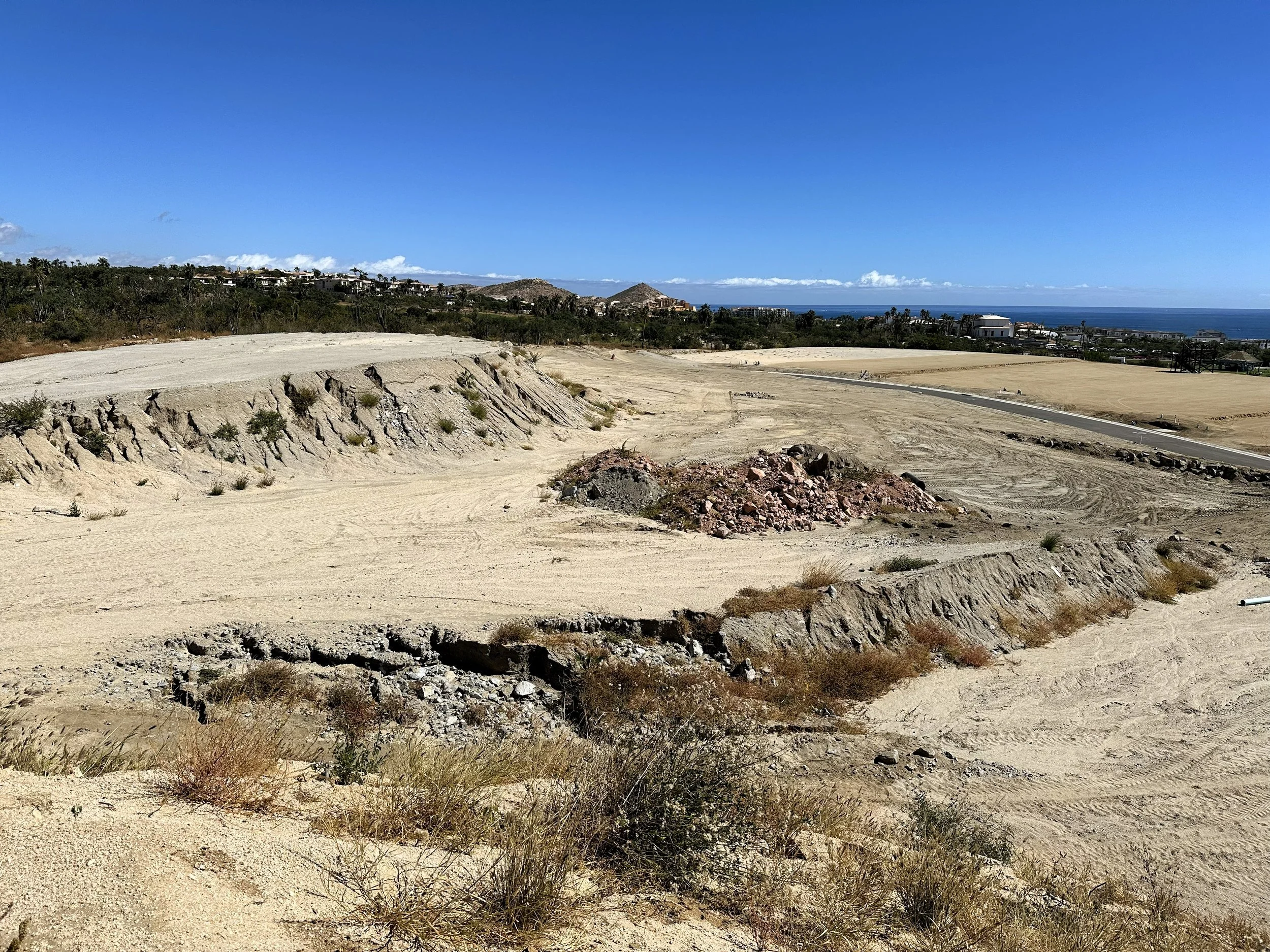 Zona de plataformas y grading previo al proyecto J1