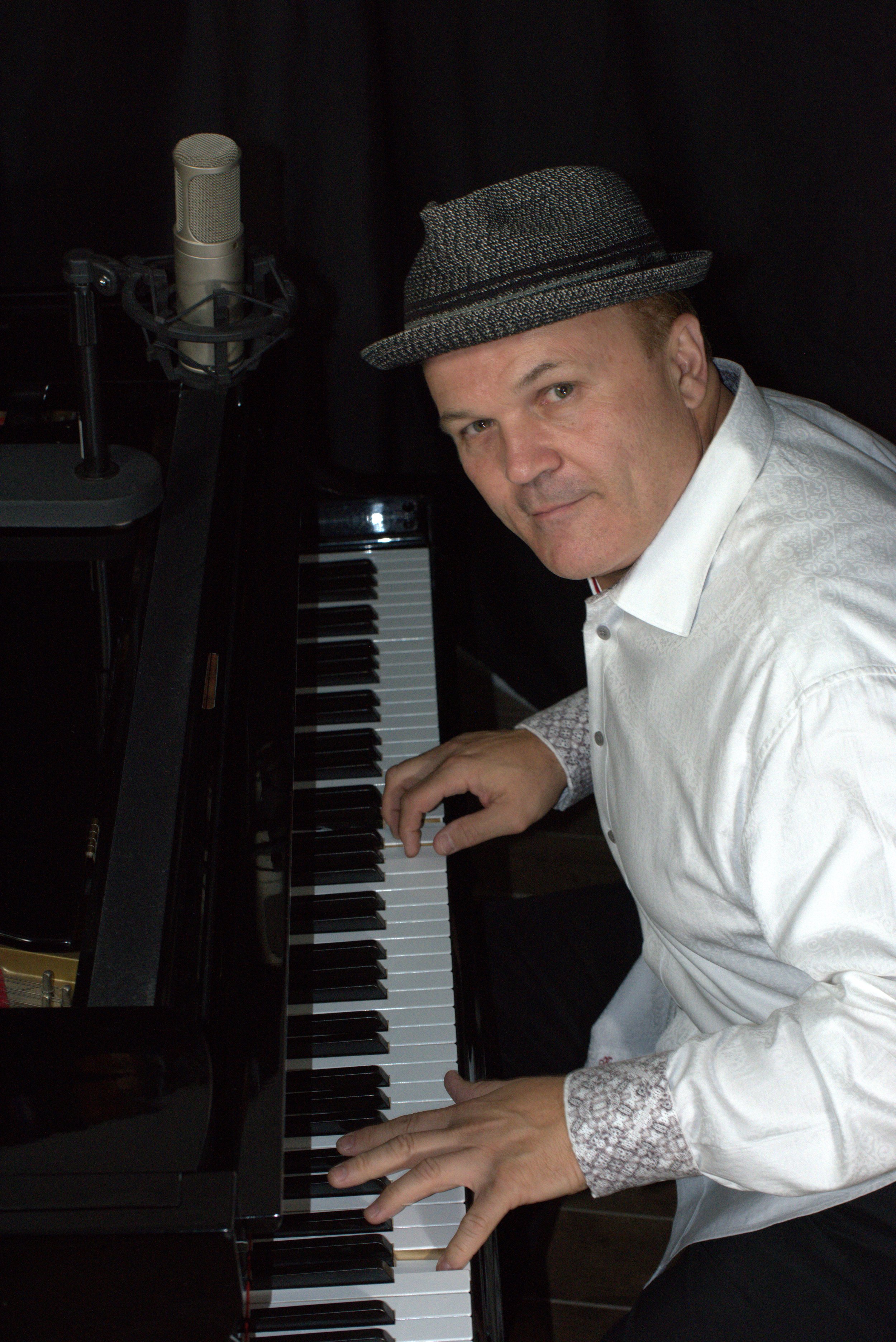 Stan Karcz LIVE at Shirley's Piano Bar
