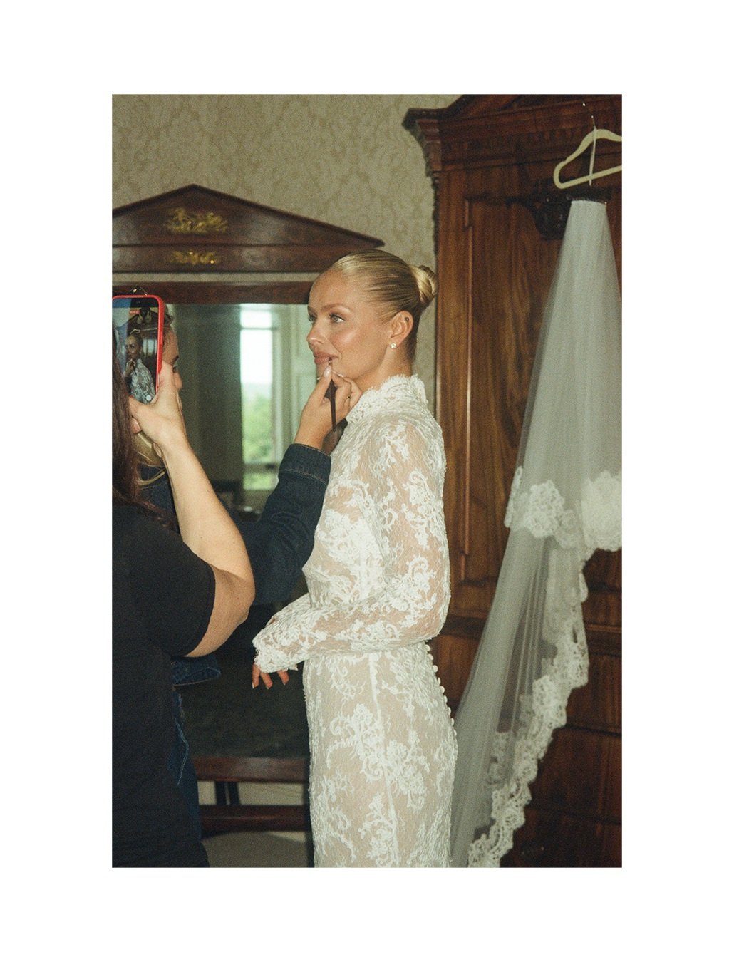 Sam and Laurence on film

35mm film

--
Dress @danahareldesign from @brownsbride
Planner and Stylist @aimeebarton_
Videographer @mikifilms
Florist @fiorexstudio
Furniture @houseoffurncollection
Styling Decor @theluxecollectionuk
Custom linen @lovesto