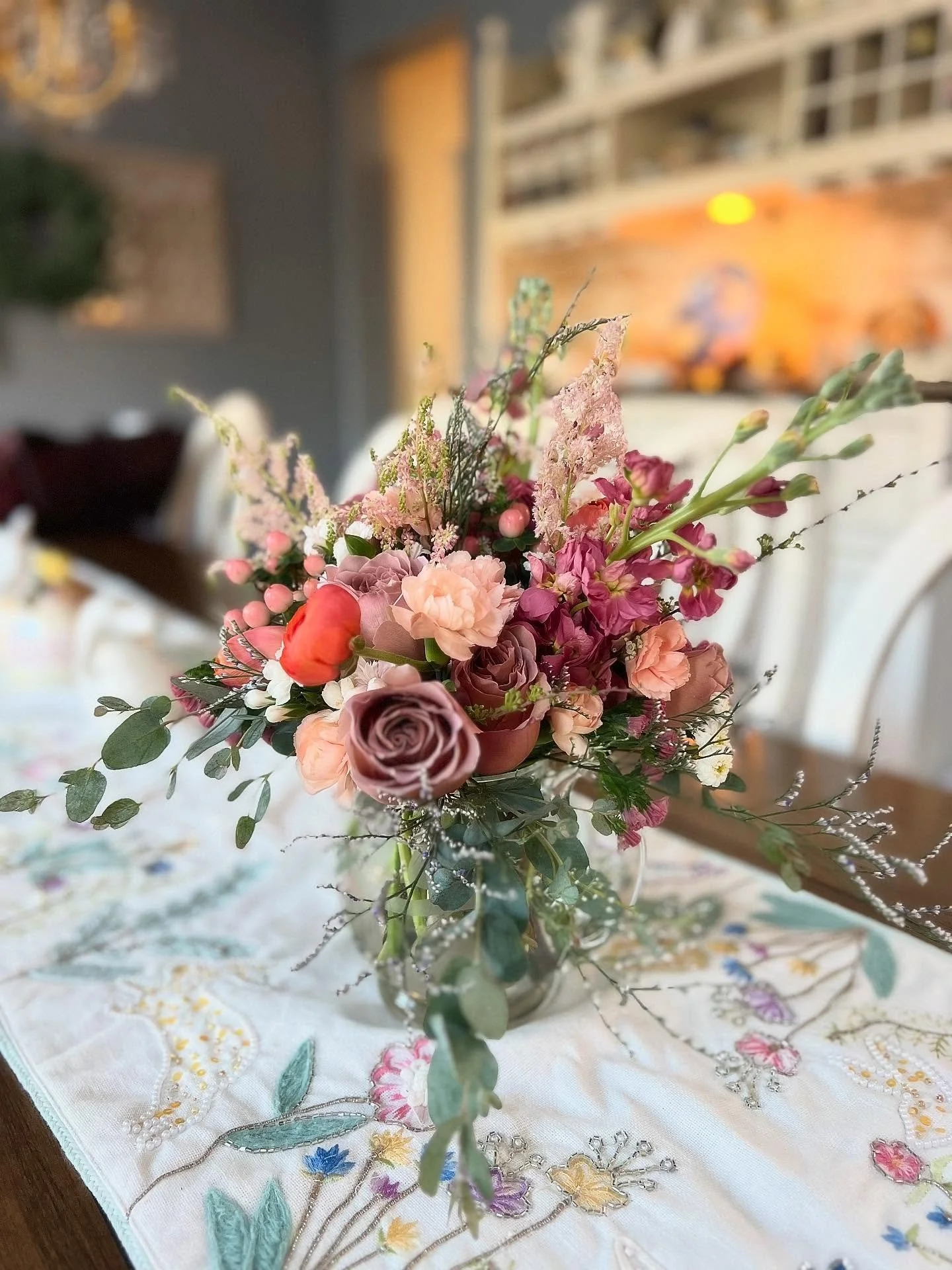 a birthday, a bouquet, and a vessel filled with intention 🤍🌷
she brought the pitcher, I brought the blooms