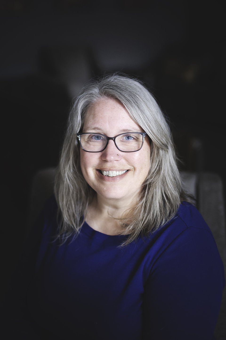 Portrait de Sarah Van Dyk, mère adoptive qui travaille pour Connexions ENtrelacées à l'accompagnement des familles