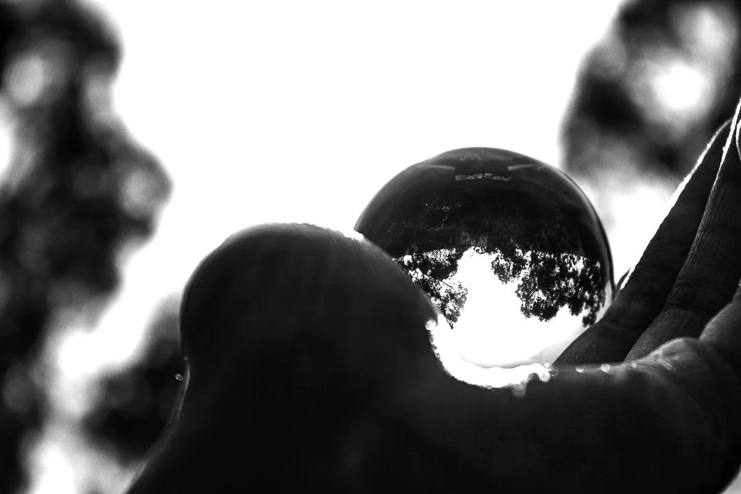HAND_CRYSTAL_BALL.jpg