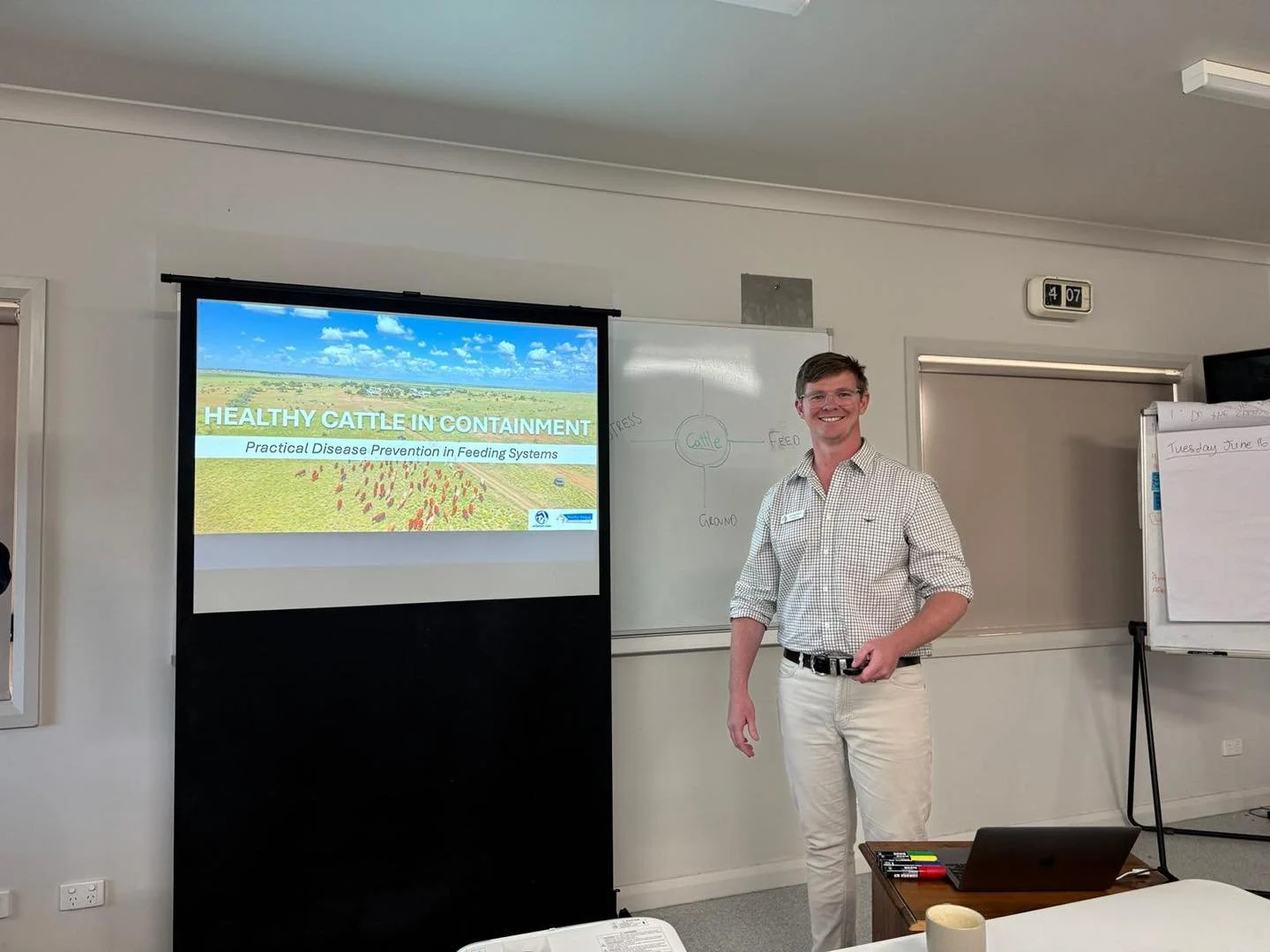 Warby Street Vet recently presented to the King Valley Better Beef Group on containment feeding, with Dr Matt Boon discussing practical strategies as forward-thinking graziers prepare for the challenges of next summer.

Planning ahead with nutrition,
