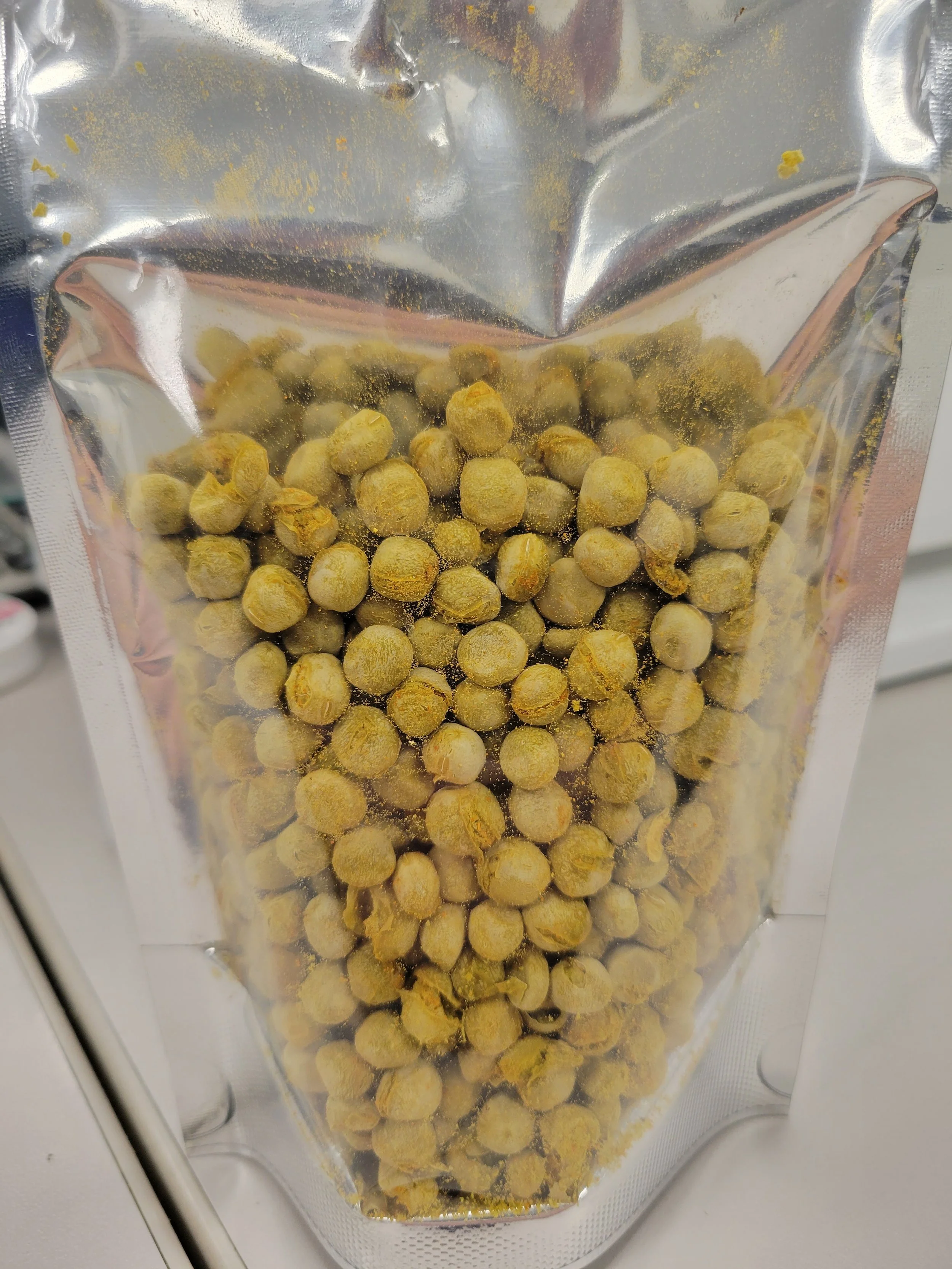 Freeze Dried Peas (Lightly Garlic Seasoned)