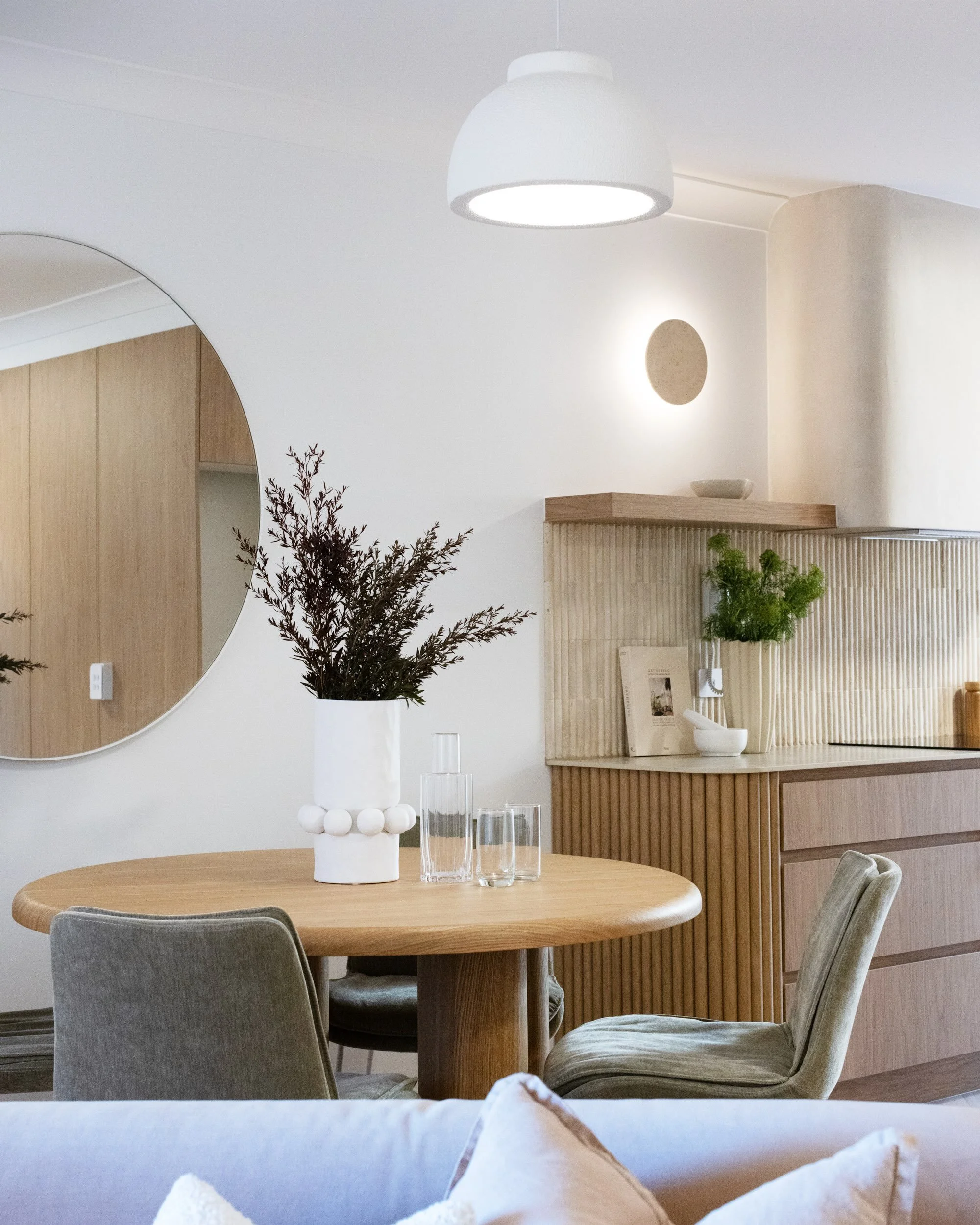 Colour choice and mix of textures were superb on this one for @dylanandjenny 

Kitchen by @imaginecabinetry