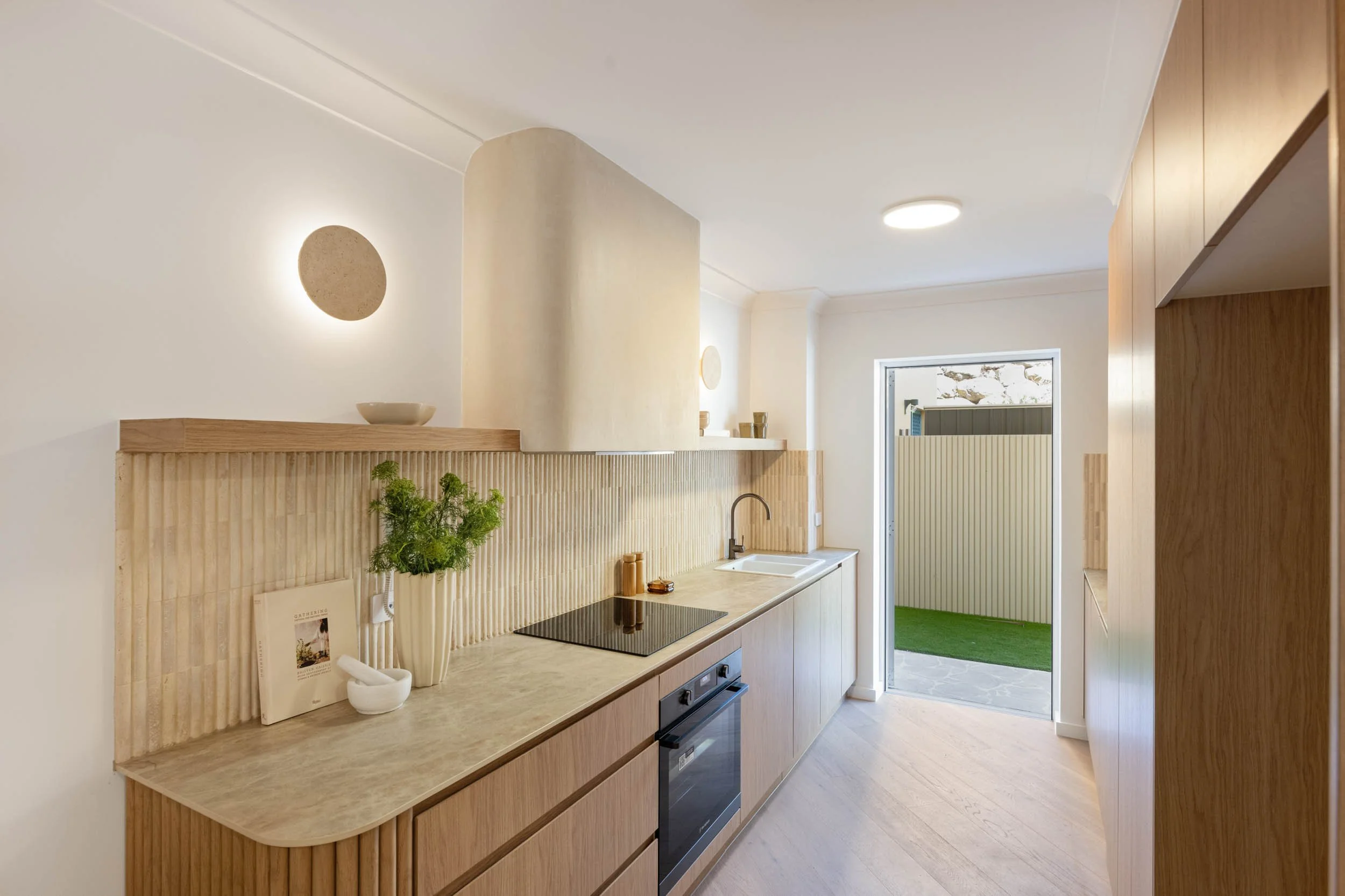 5-73 Dutton St-18.jpg