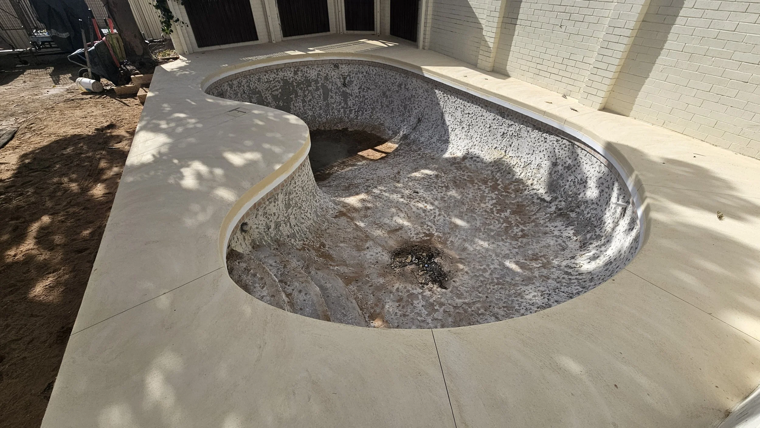 Liquid limestone concrete to pool surrounds in Bicton