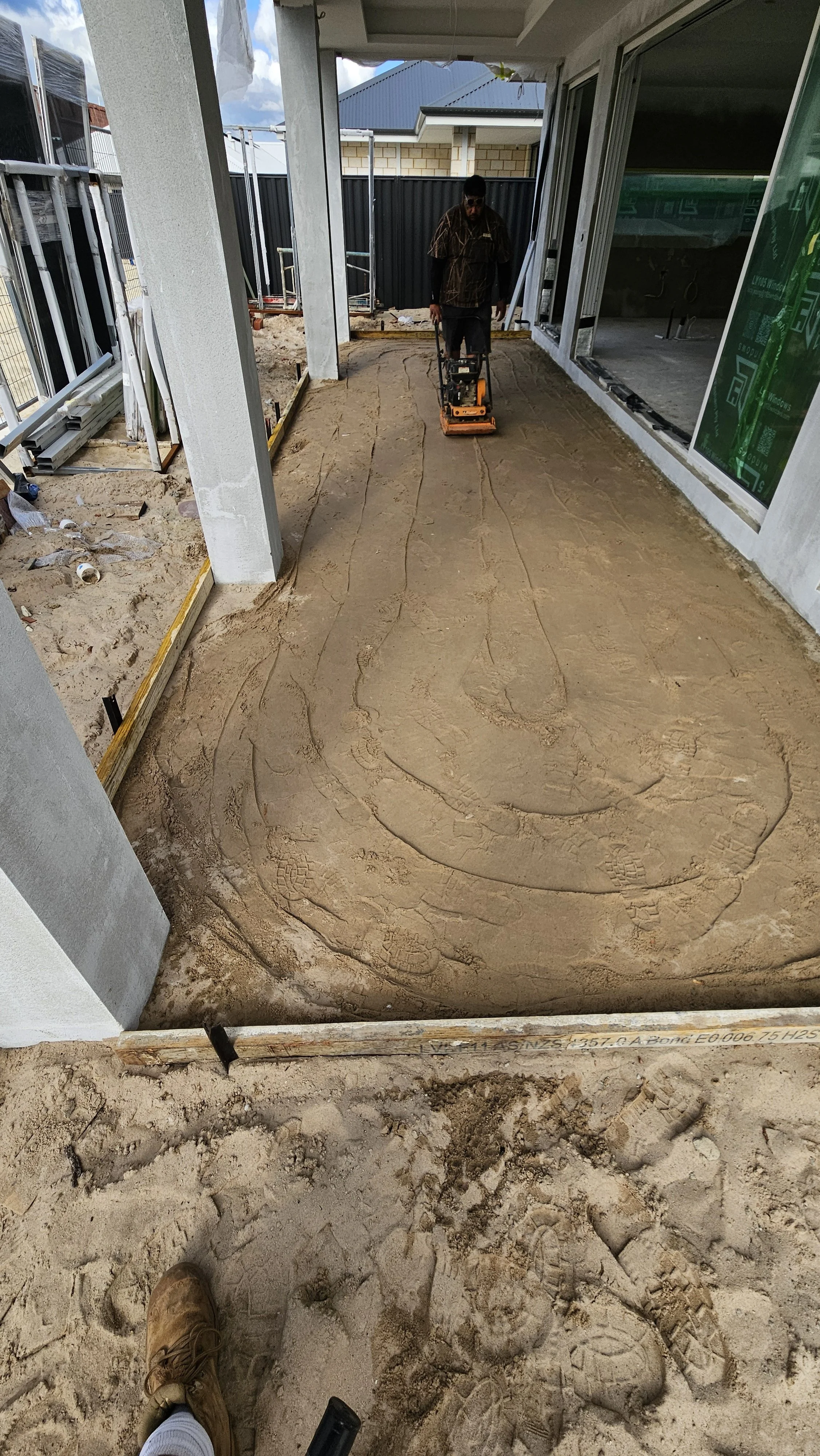 Site preparation and compaction for alfresco concrete in Treeby