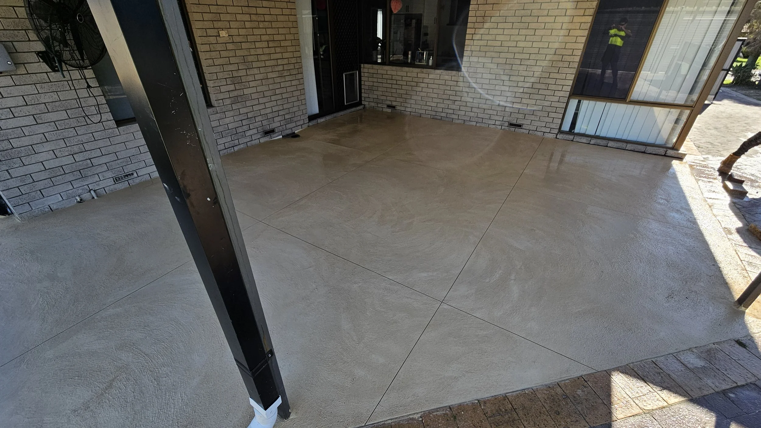Alfresco and patio in liquid limestone for Forrestfield