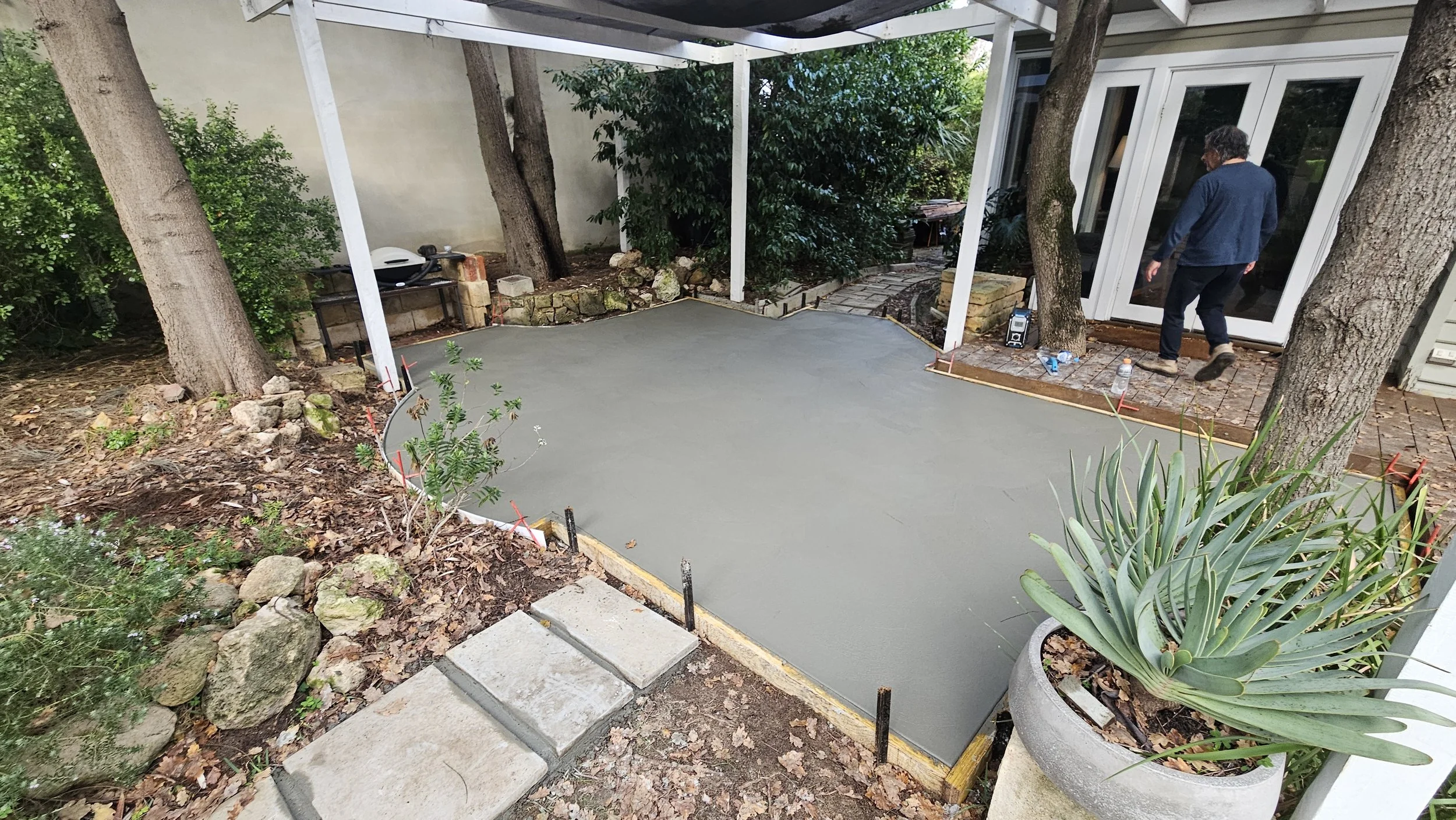 Grey concrete to alfresco and patio in Hilton