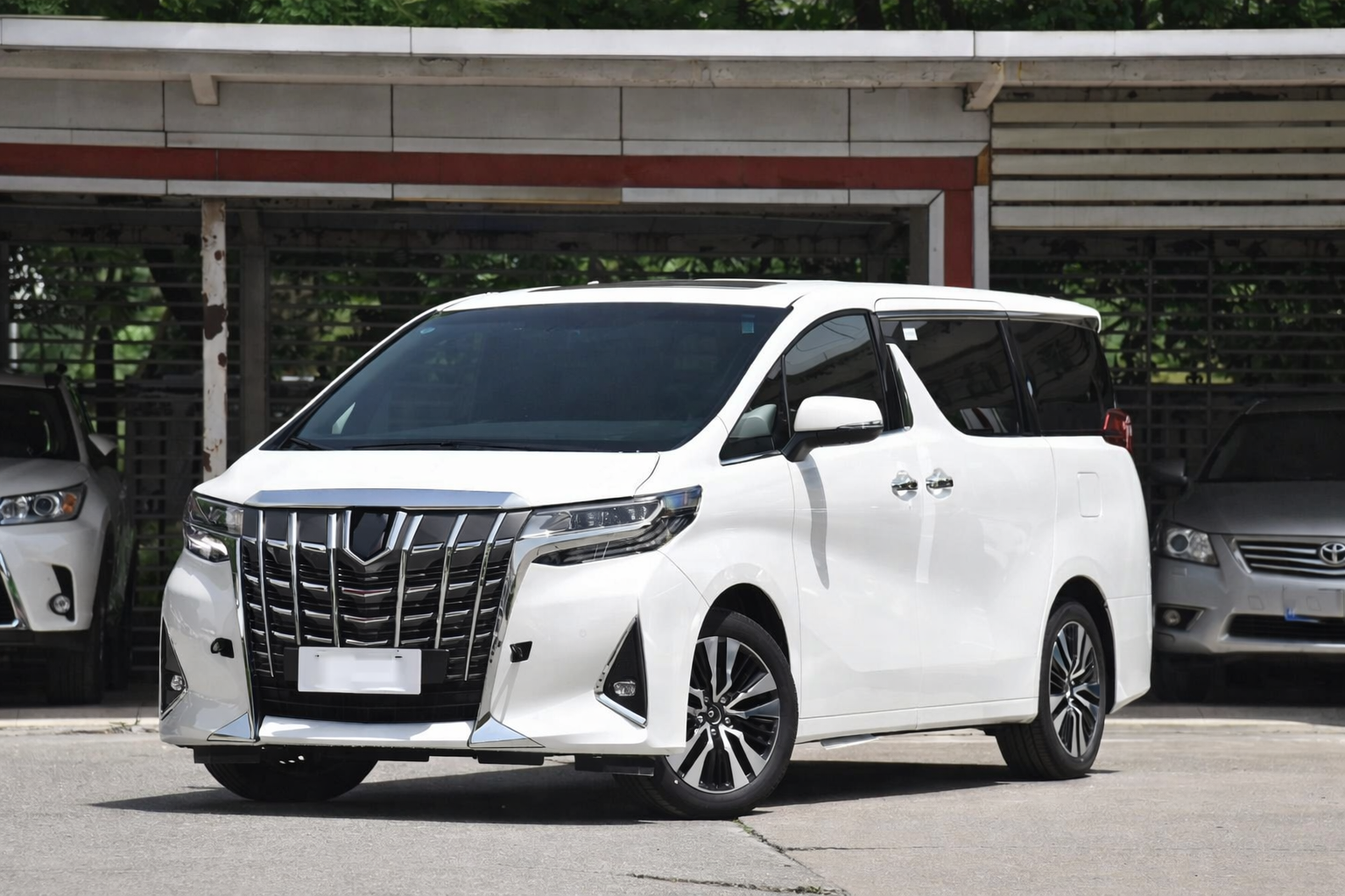 トヨタ アルファード (Toyota Alphard)