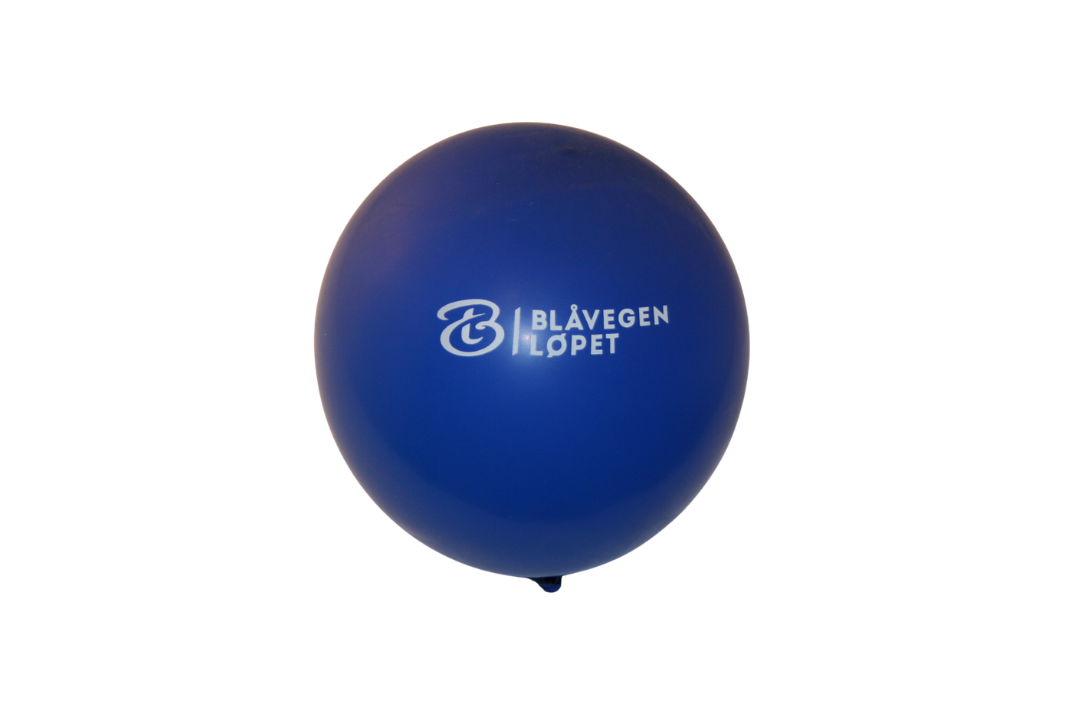 Blå ball med teksten Blåvegen Løpet på en hvit bakgrunn.