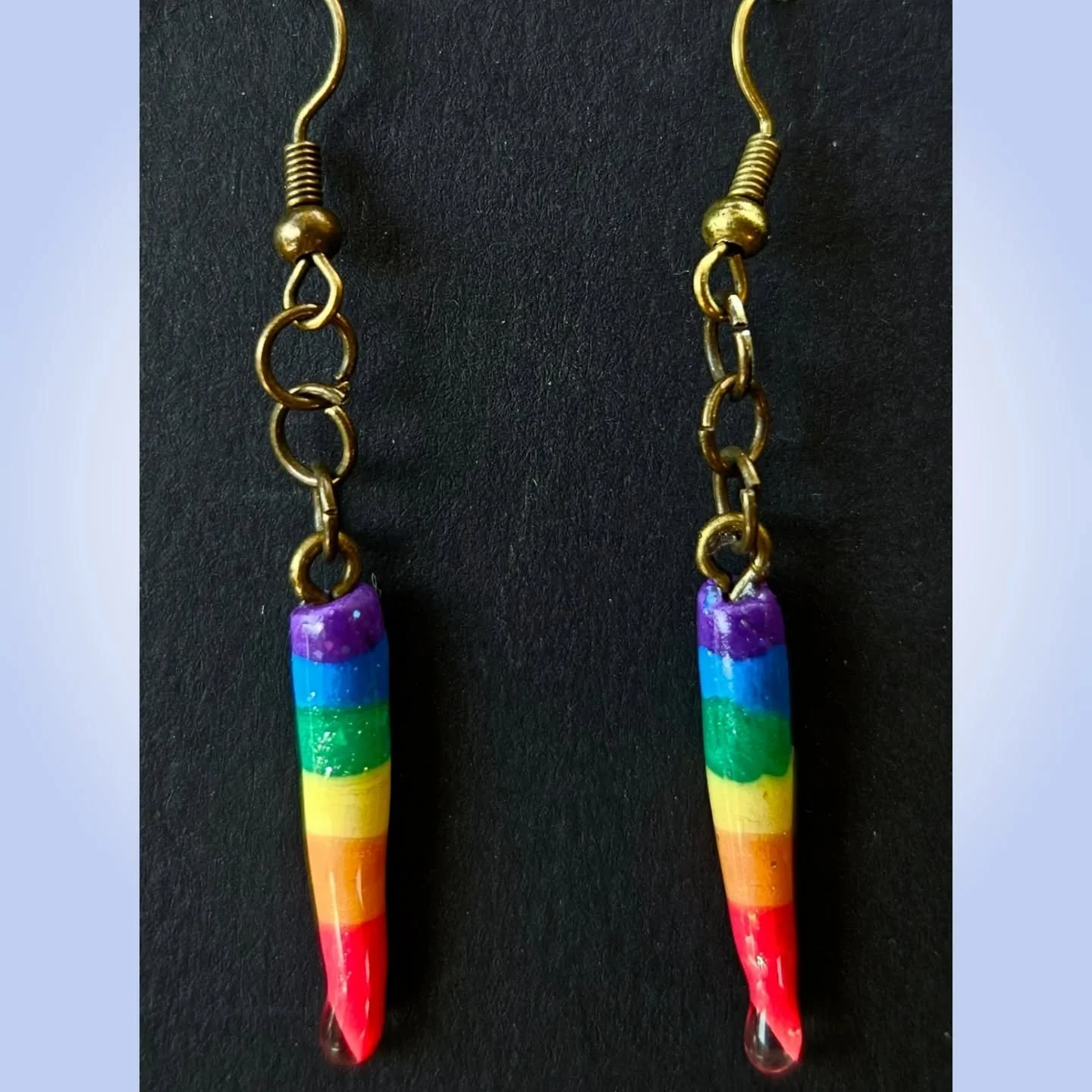 Handmade Pride Stalactite Earrings 🎉 I will have these available for $10 at Robinson Park 8th and Central during June @abqartwalk (Fri June 5 5-10pm)
#abqartwalk #abqartist #abqsmallbusiness #abqpride #queerowned