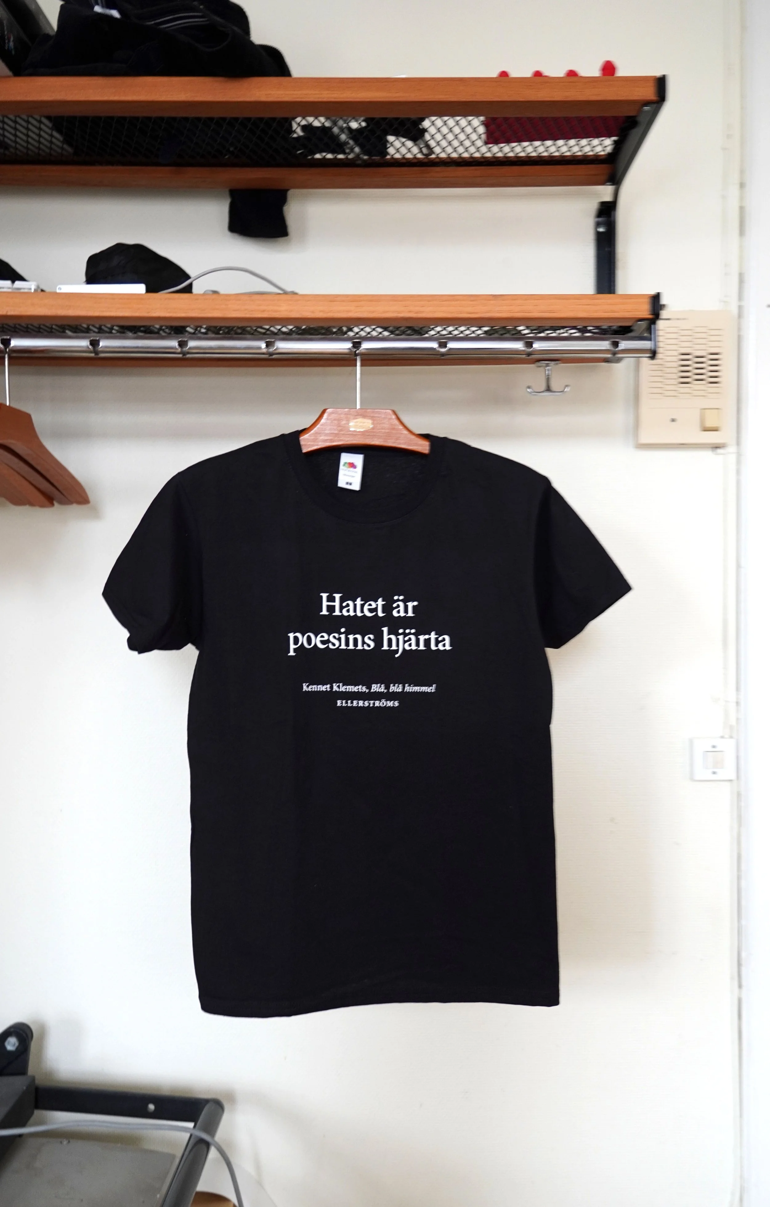 "Hatet är poesins hjärta" t-shirt