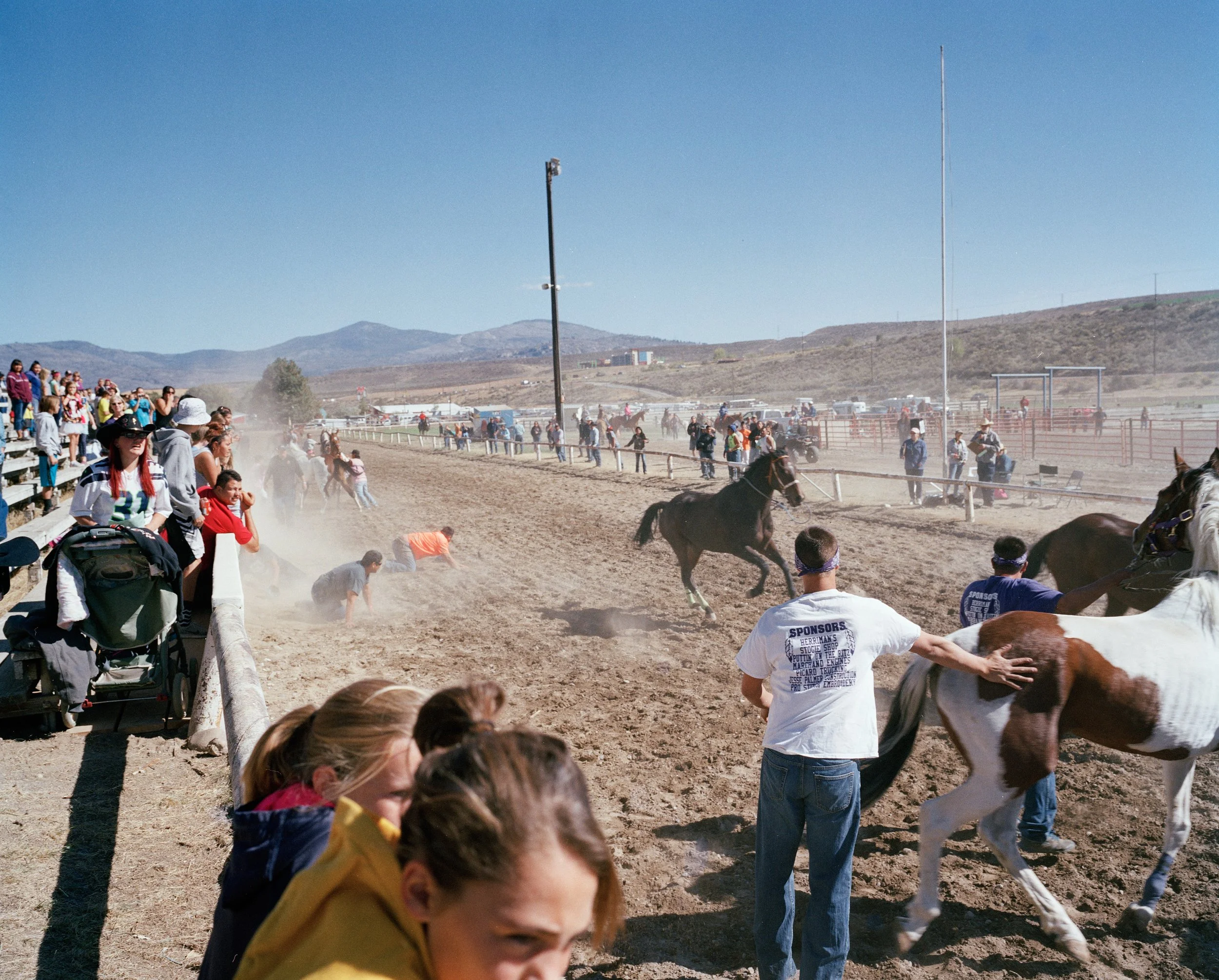 19man watching race 002.jpg