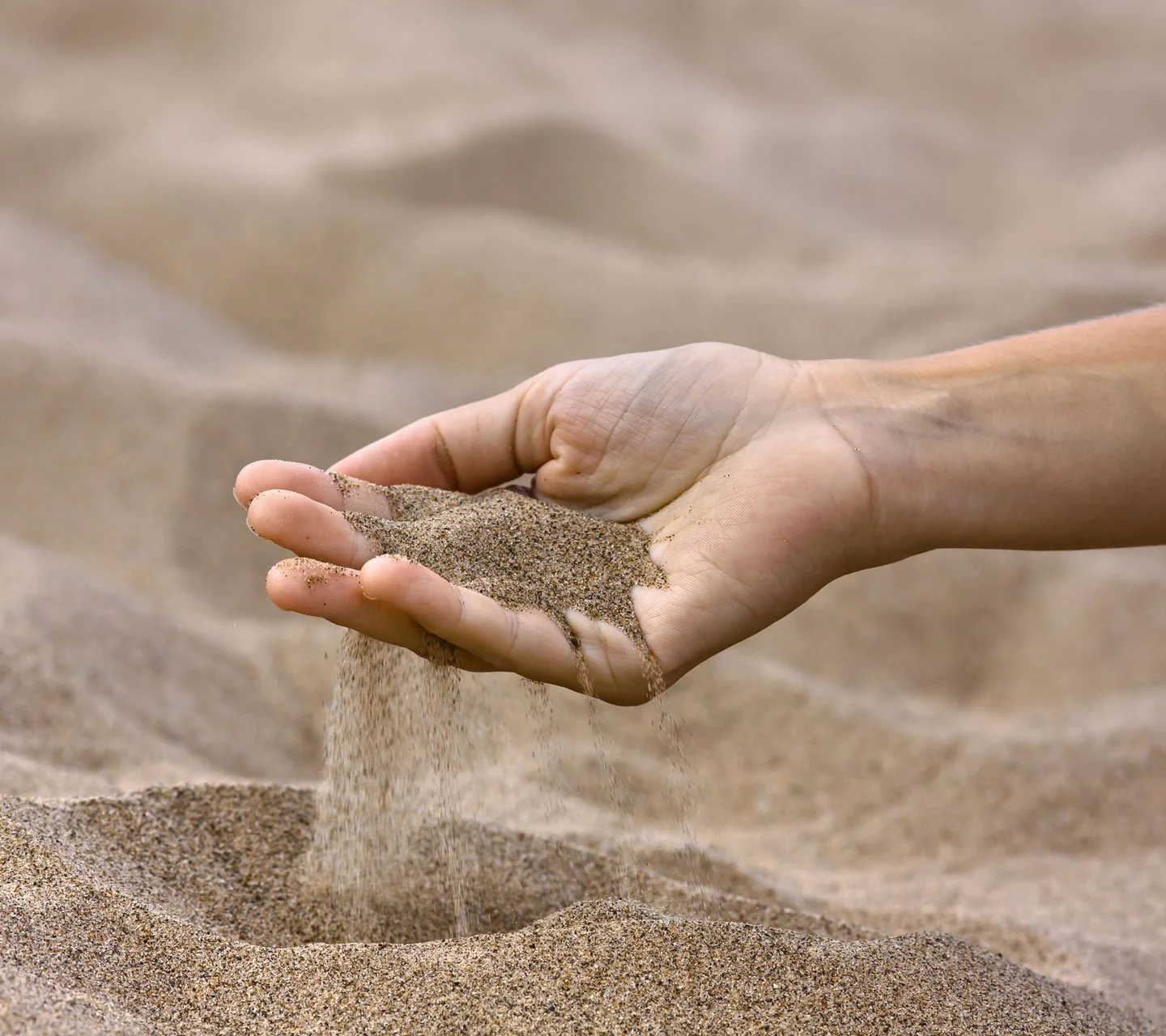 Sibylle Mitterer, Hand die im Sand spielt