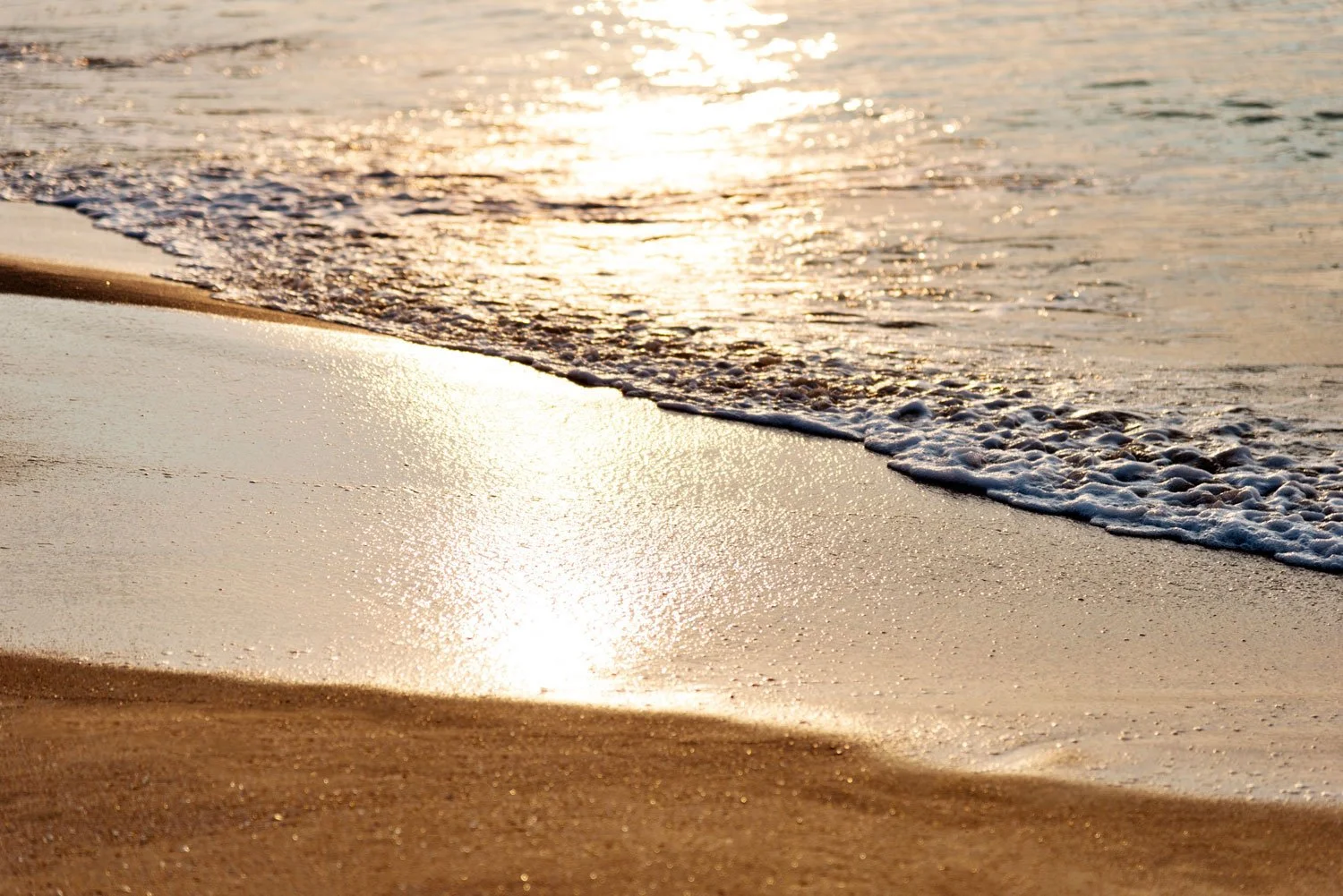 Sibylle Mitterer, Strand und Meer bei glänzendem Sonnenlicht