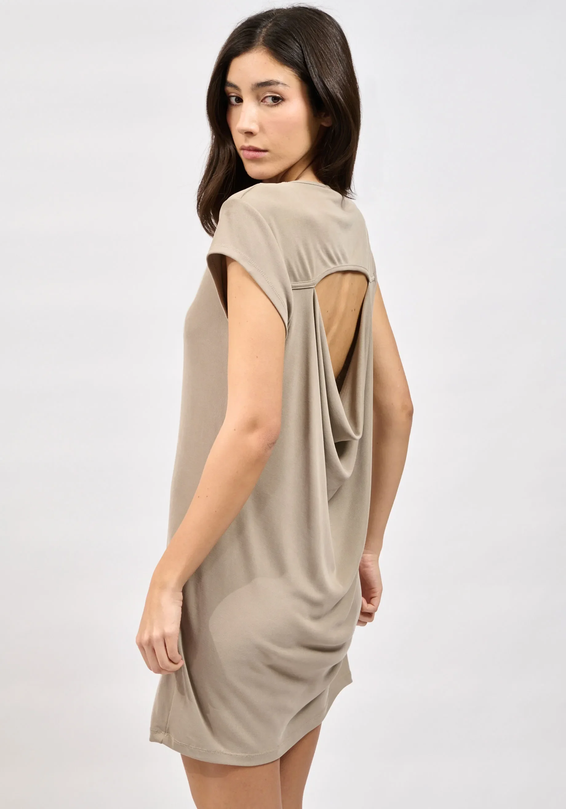 OAK DRESS TAUPE_2-1840x2632.webp