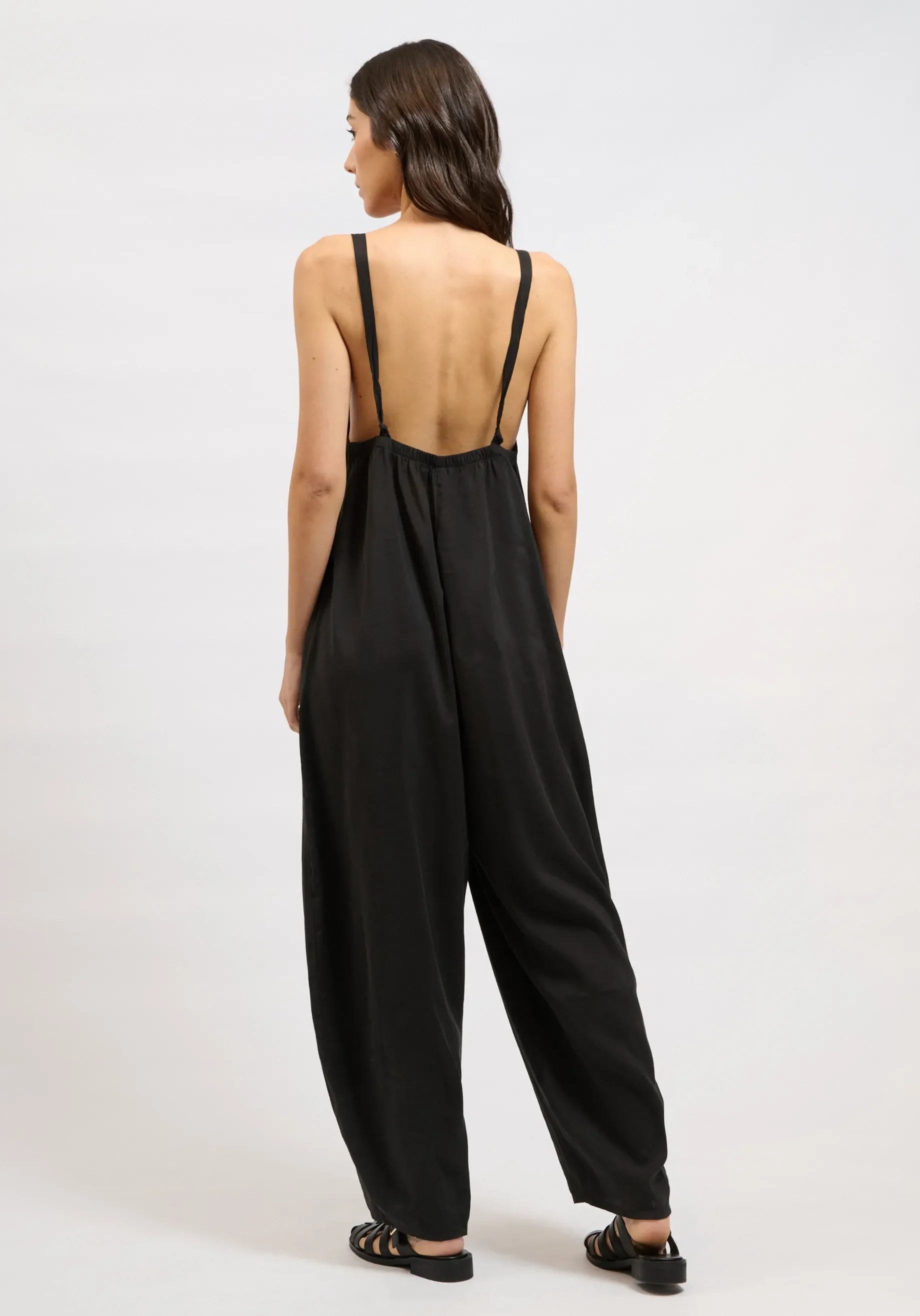 MARCH JUMPSUIT_3-1840x2632.webp