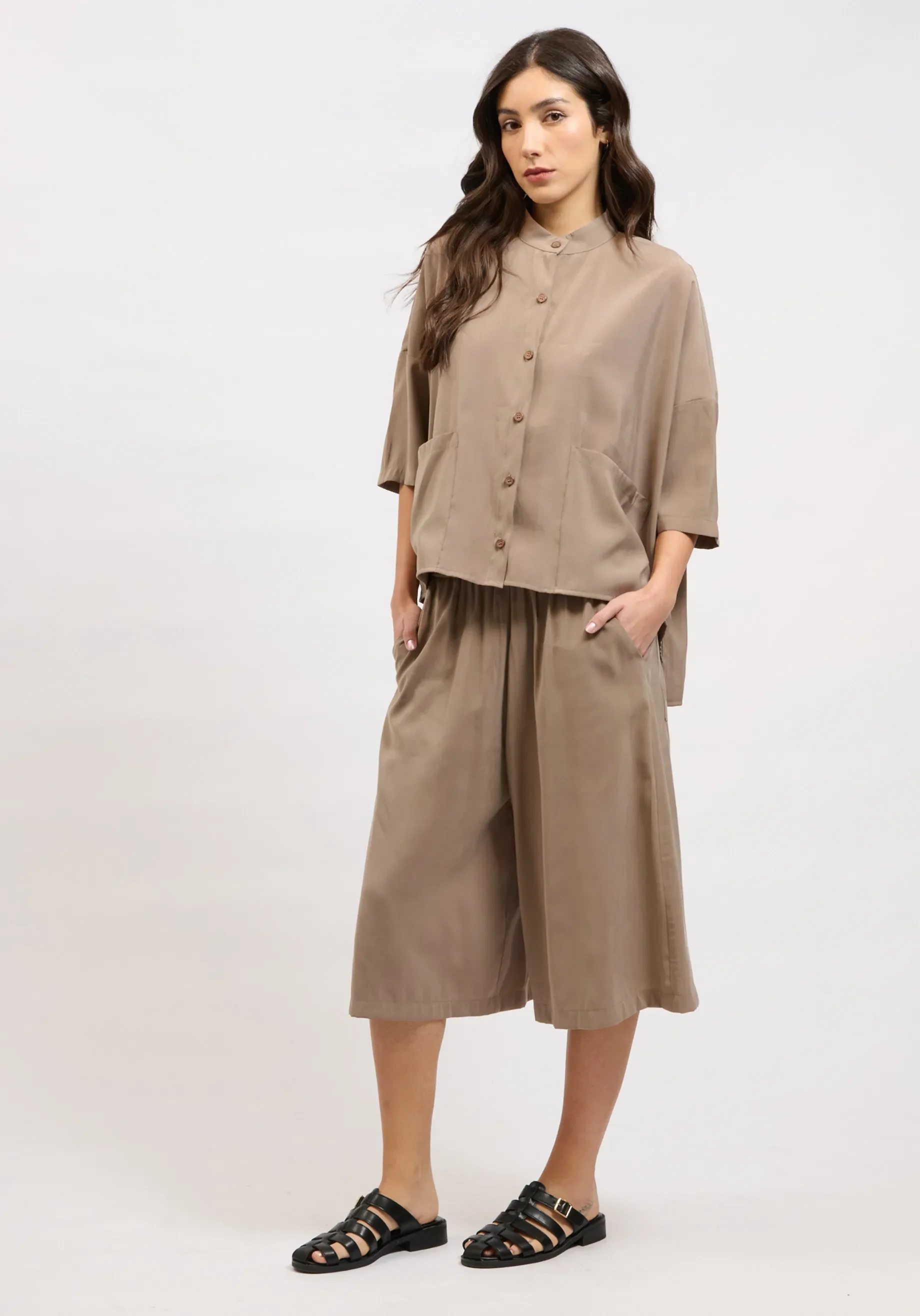 NORA BERMUDA_TAUPE-1840x2632.webp