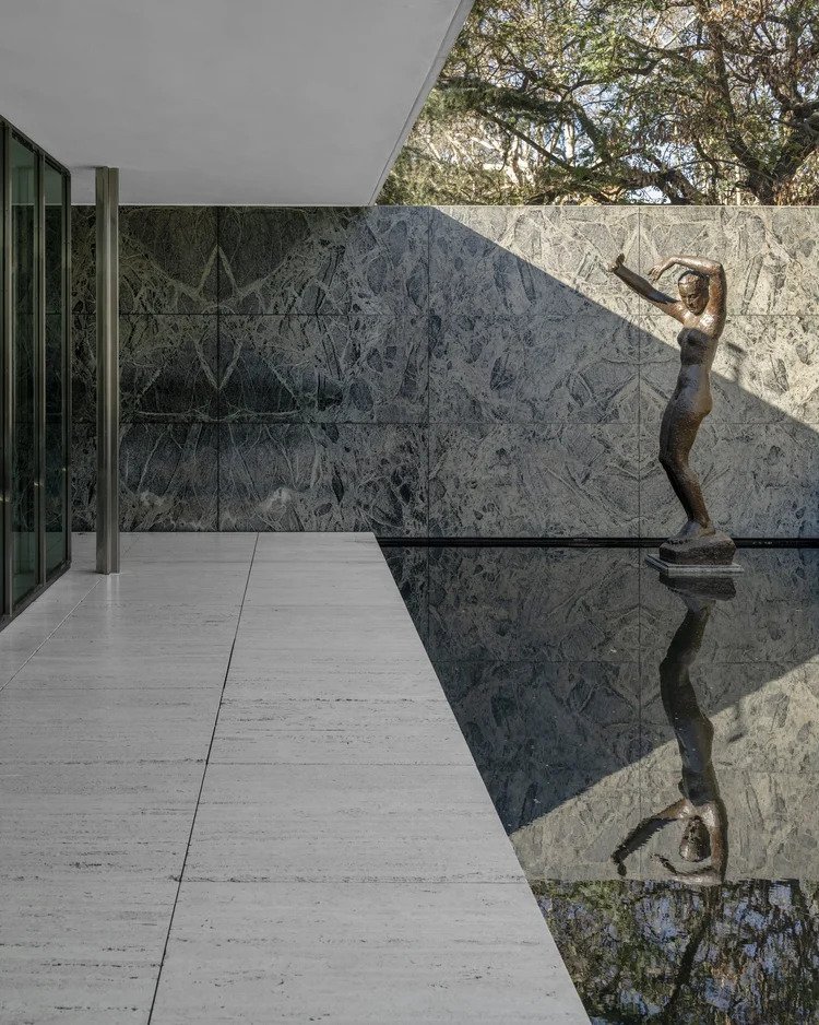 Barcelona_Pavilion_Van_Der_Rohe_09.jpg