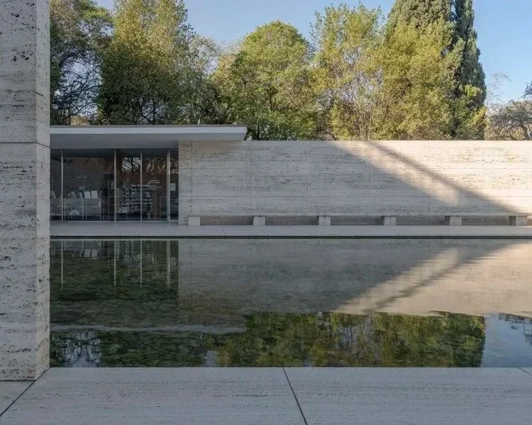 Barcelona_Pavilion_Van_Der_Rohe_04.jpg