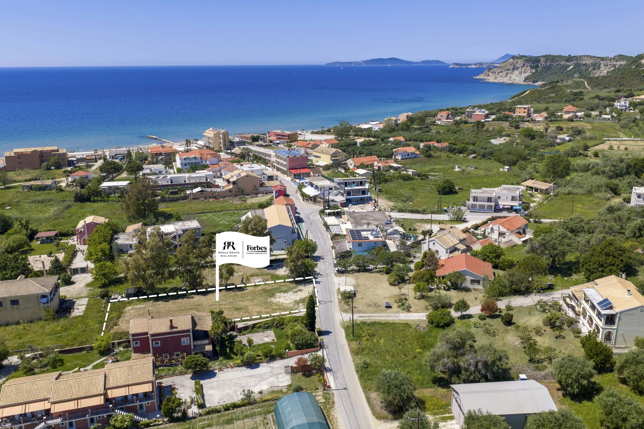 Prime buildable plot in the middle of Arillas.jpg